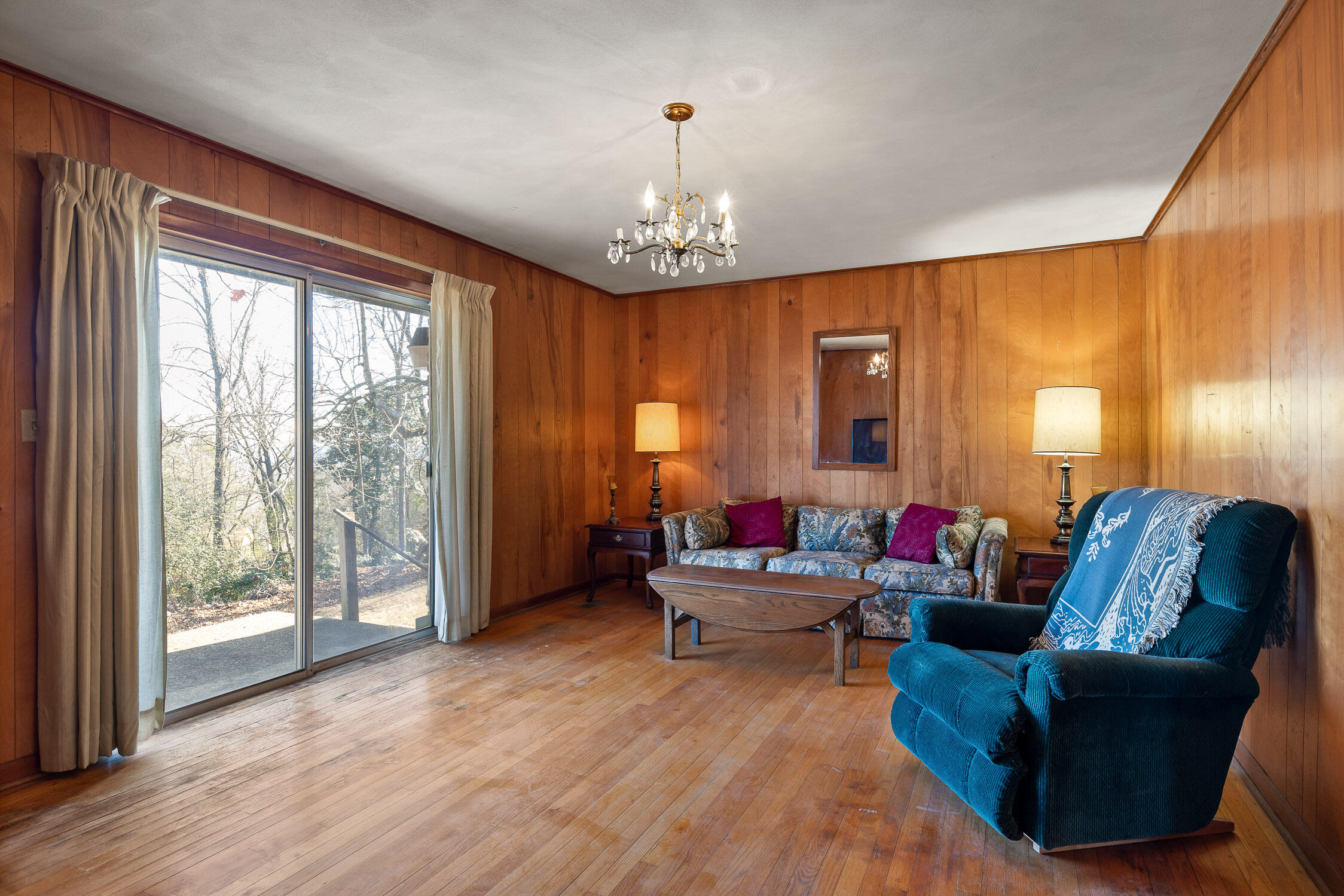 5904 Crestview Drive