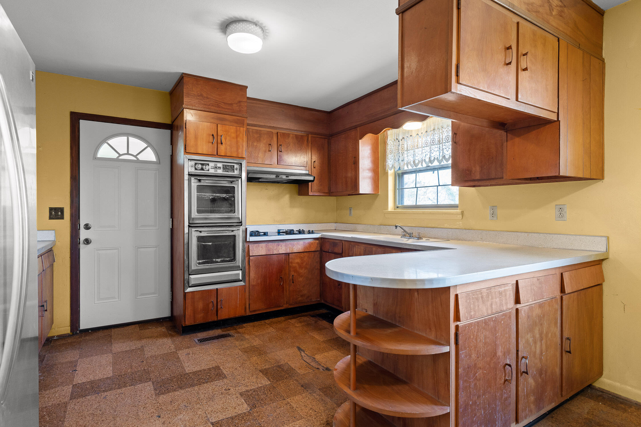 5904 Crestview Drive