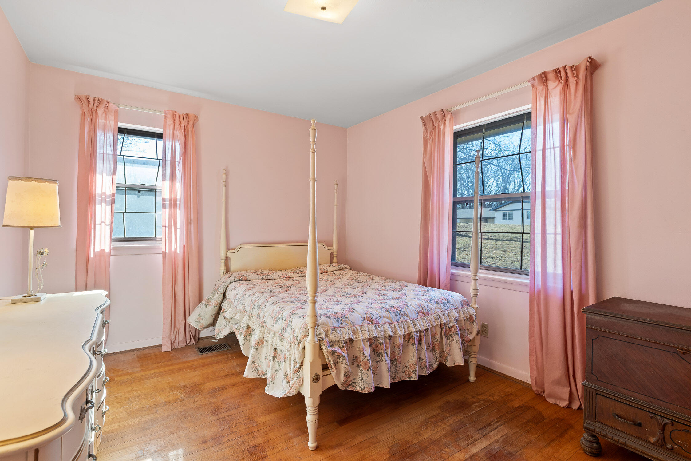 5904 Crestview Drive