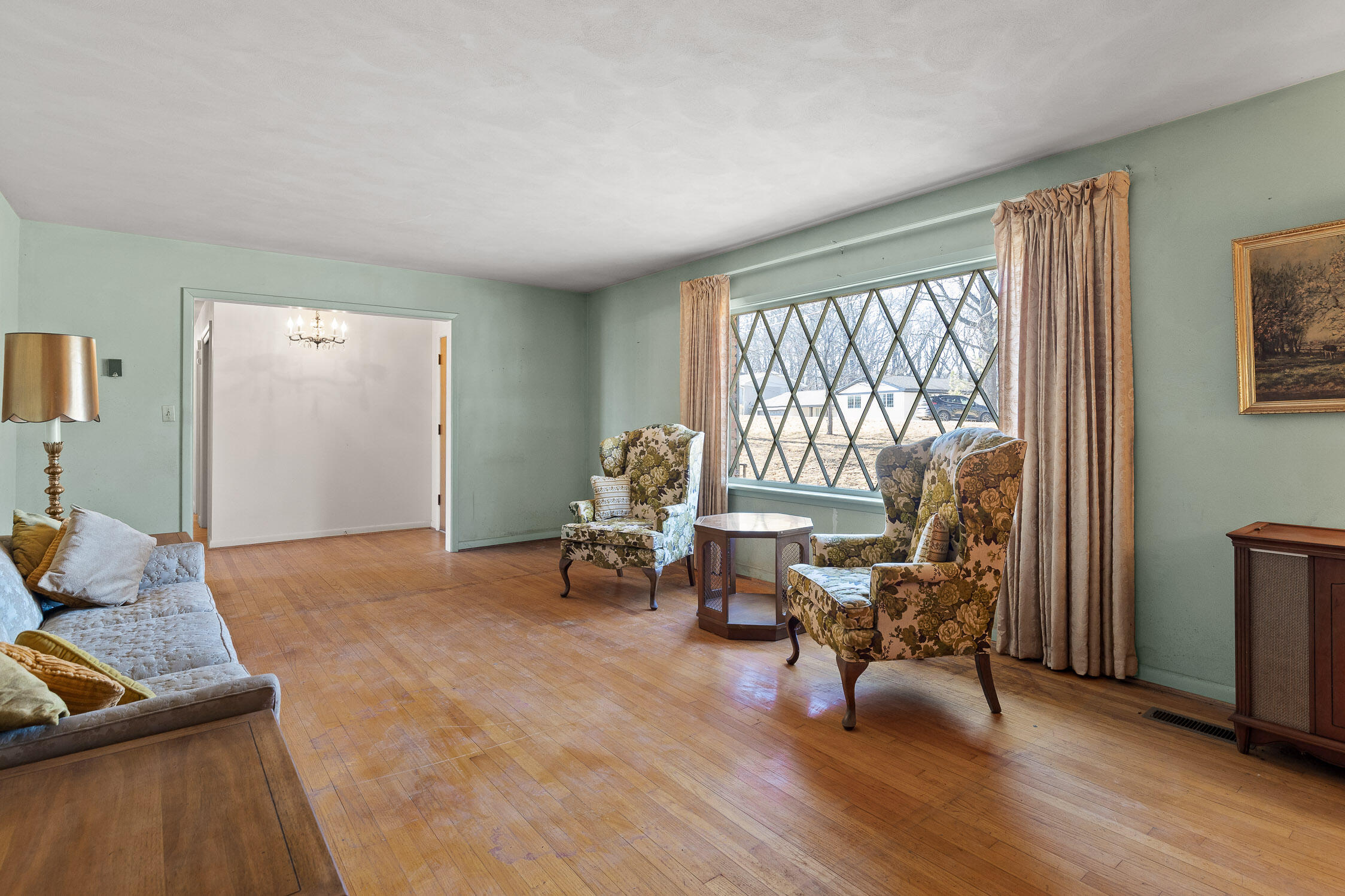 5904 Crestview Drive