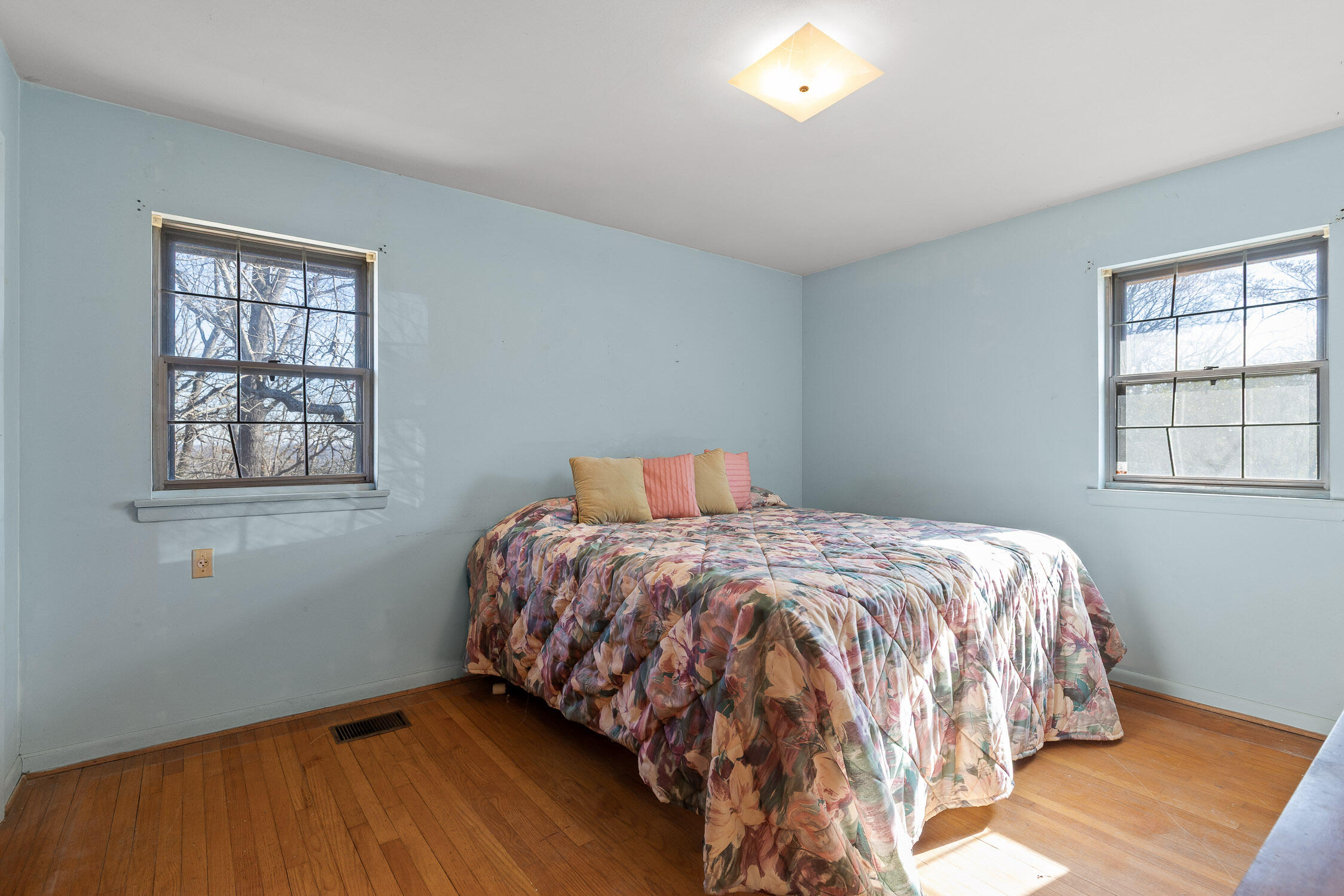 5904 Crestview Drive