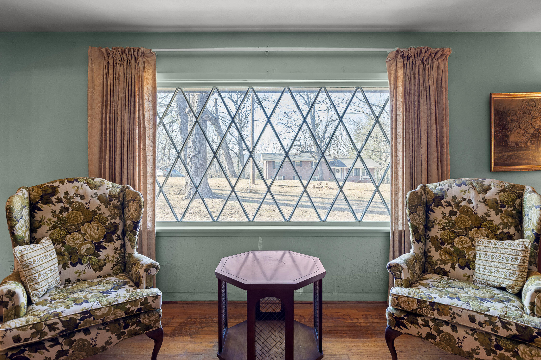 5904 Crestview Drive