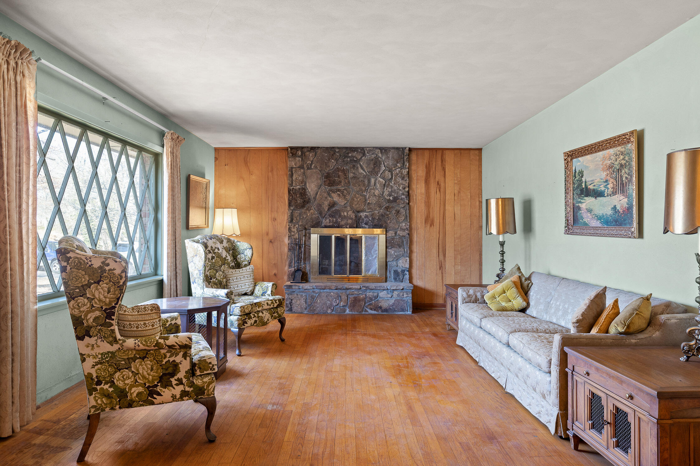 5904 Crestview Drive