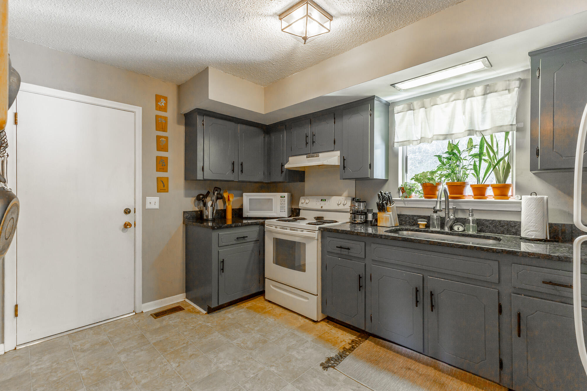 1119 Hillsboro Drive