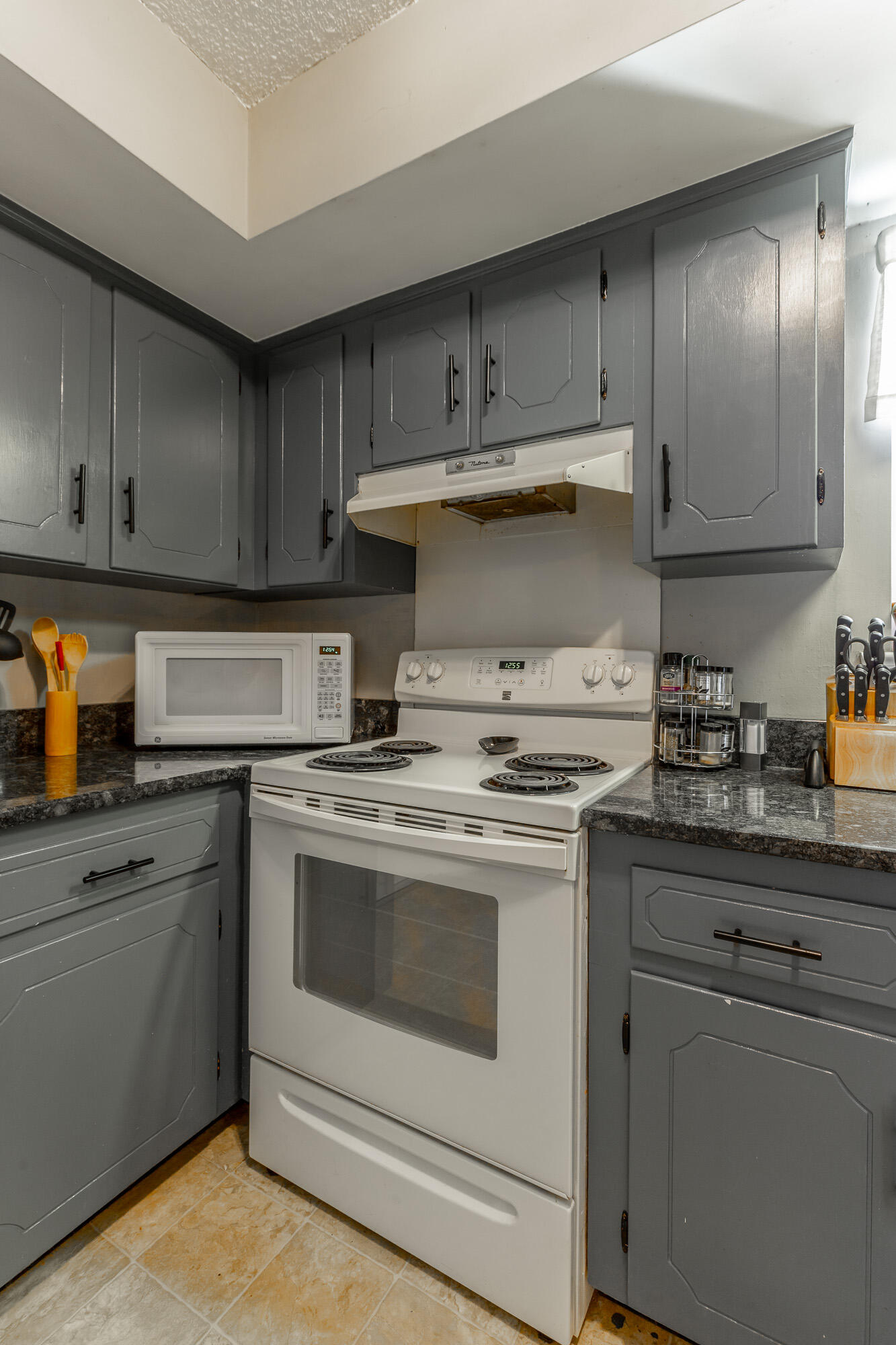 1119 Hillsboro Drive