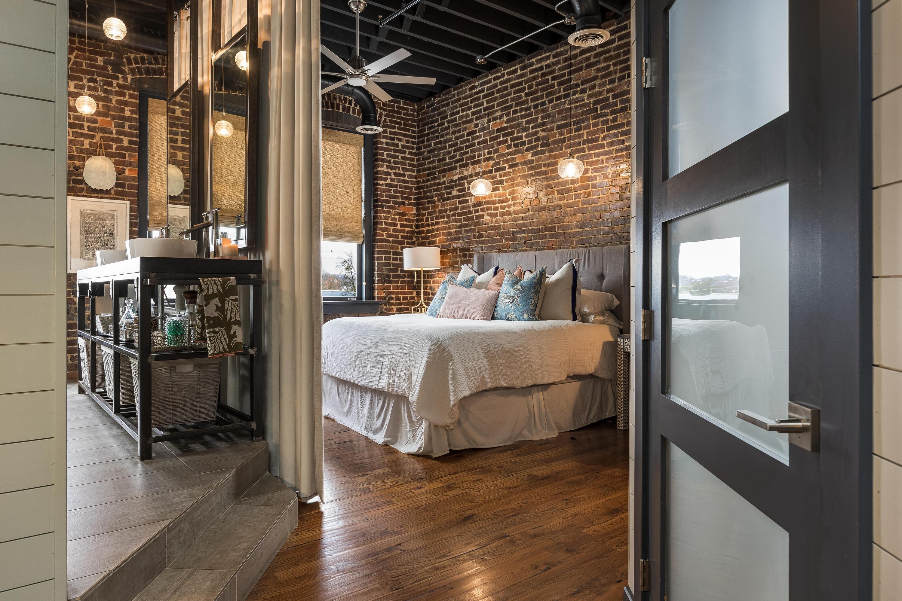 55 E Main Street, 304