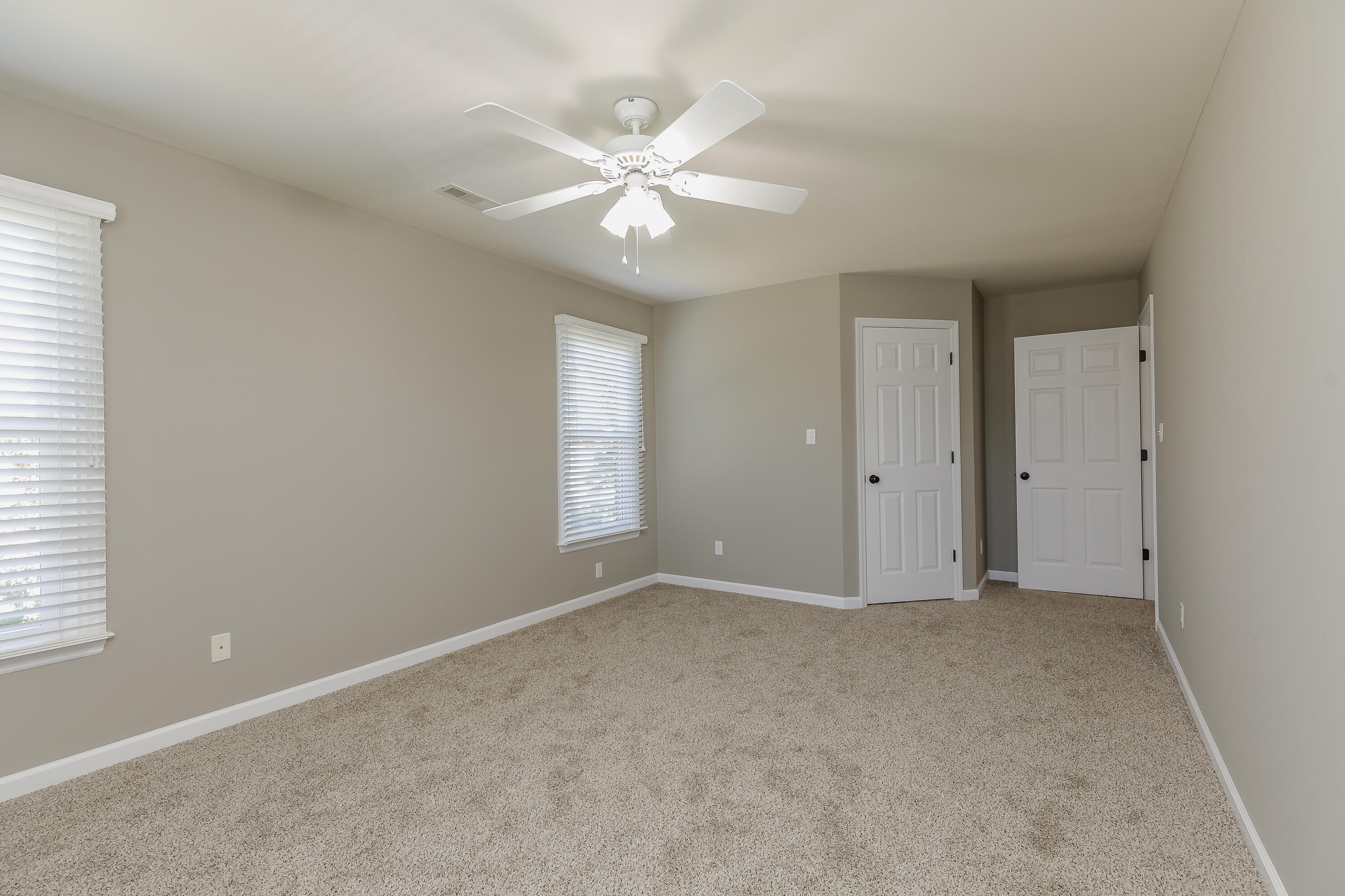 28 N Links Drive