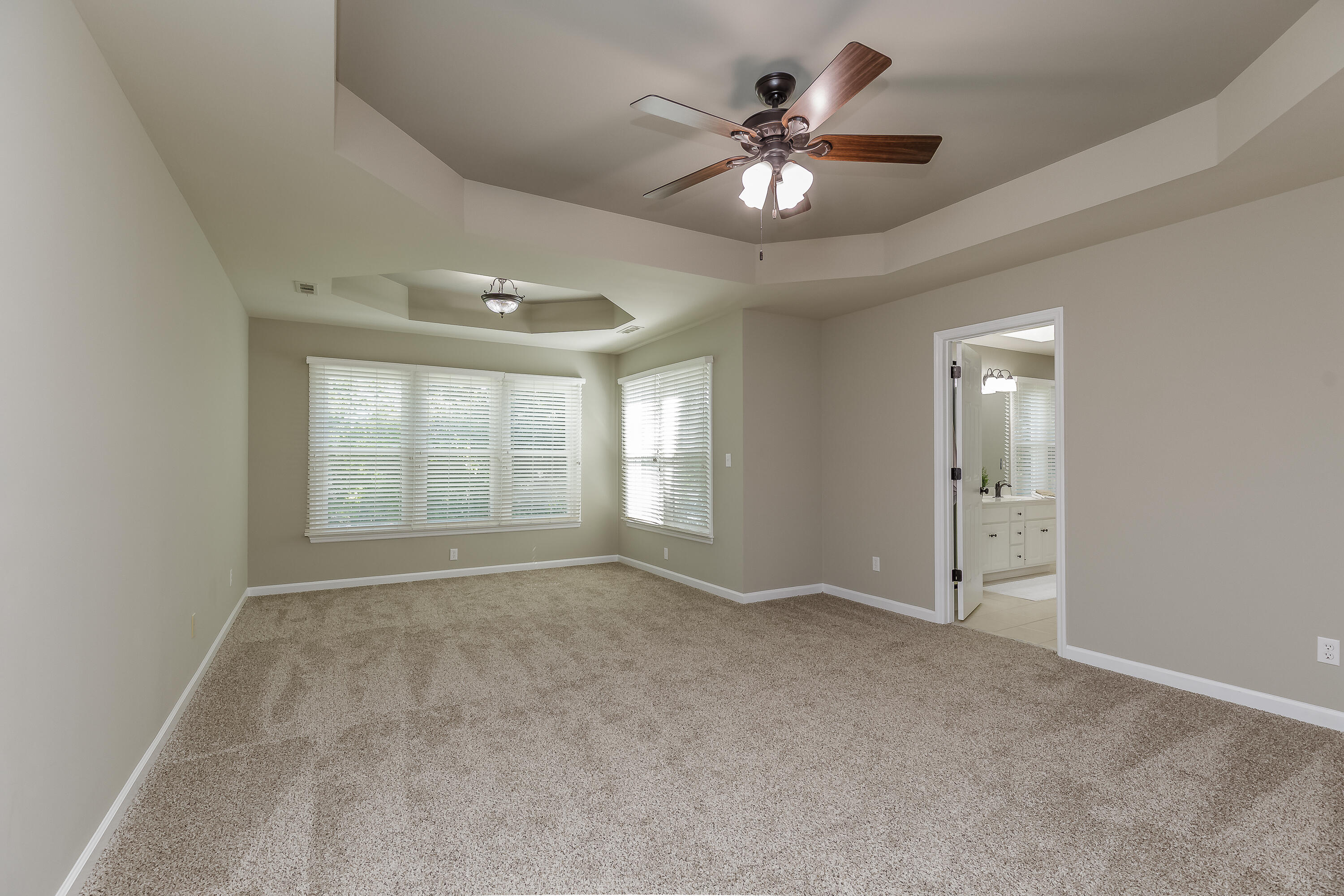28 N Links Drive