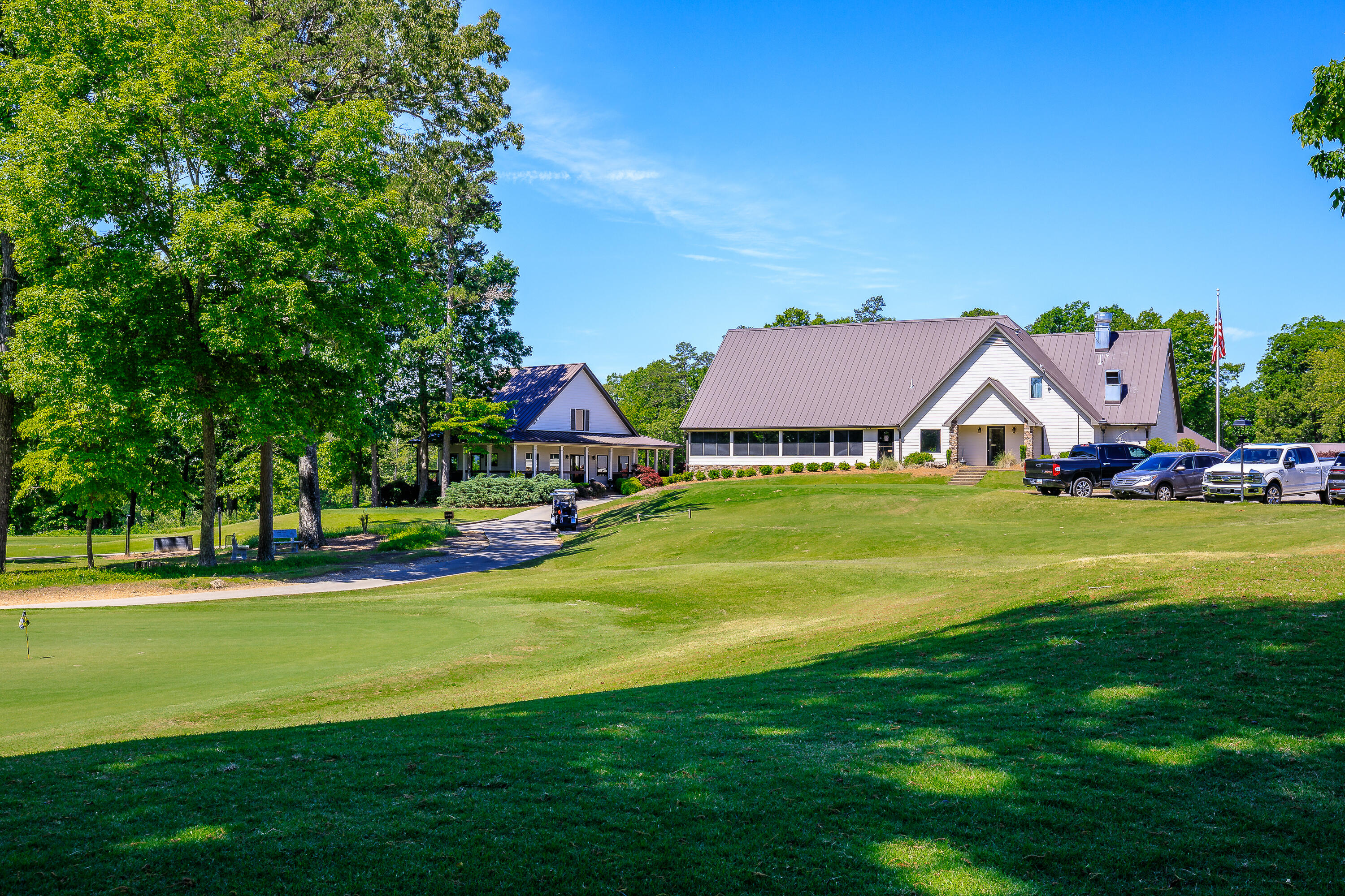 28 N Links Drive