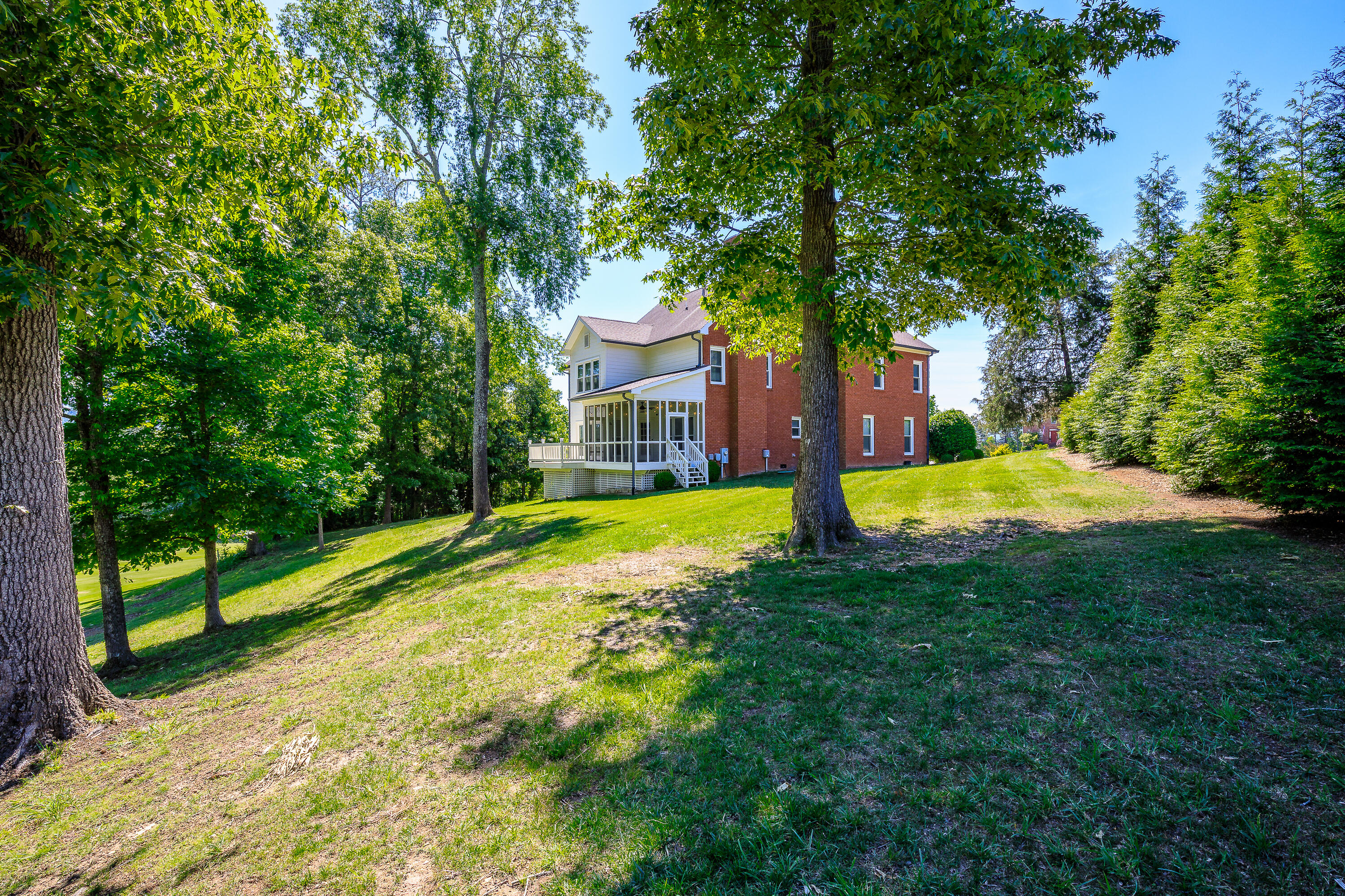 28 N Links Drive