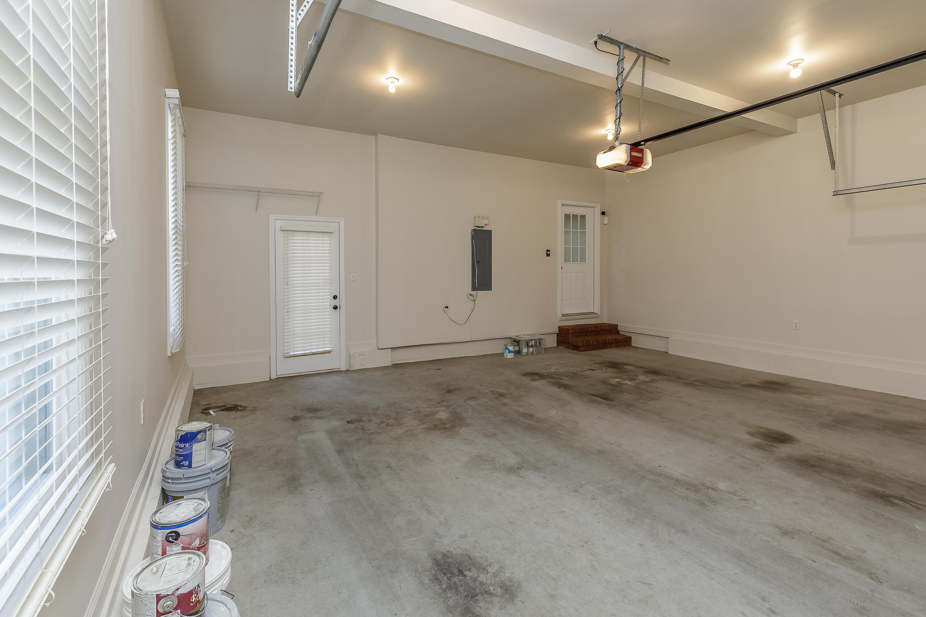 28 N Links Drive