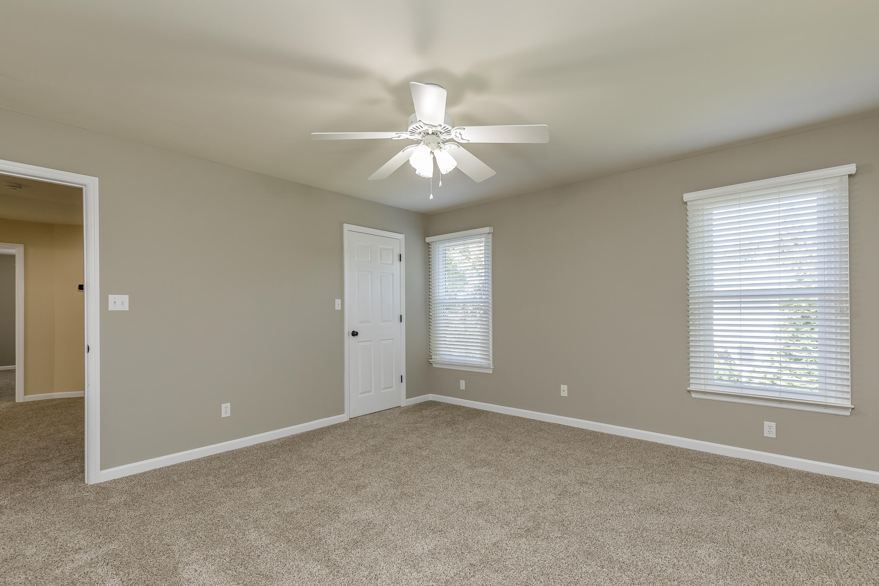 28 N Links Drive