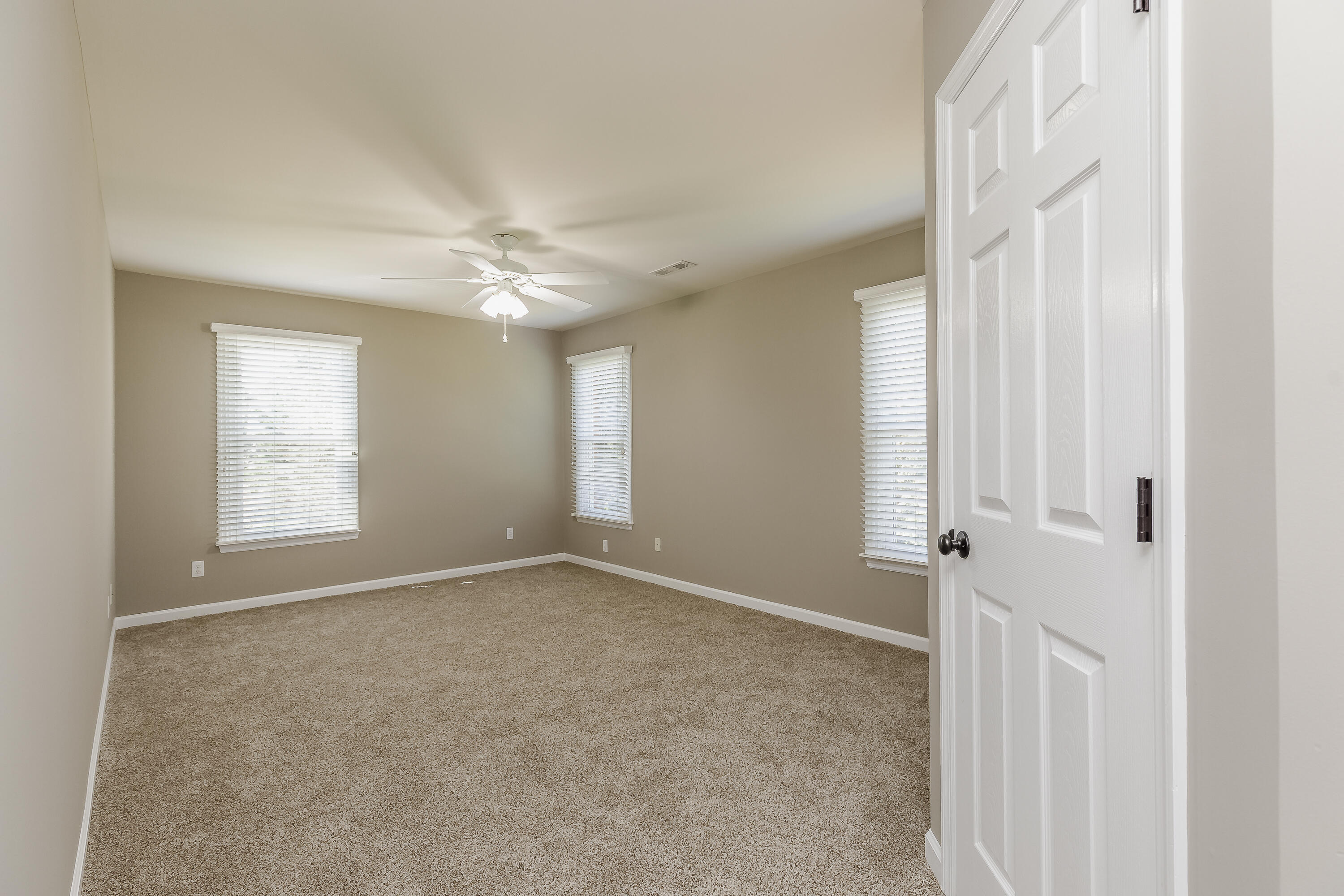 28 N Links Drive