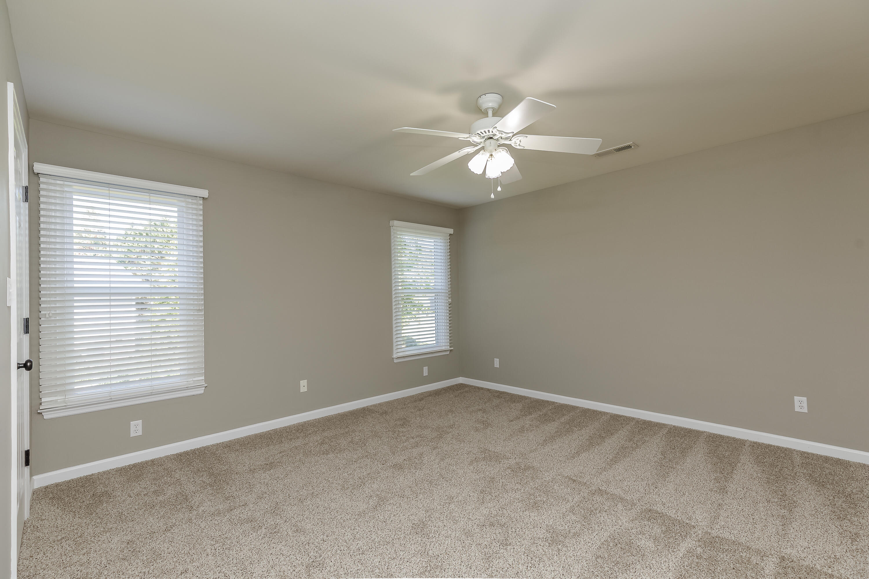 28 N Links Drive