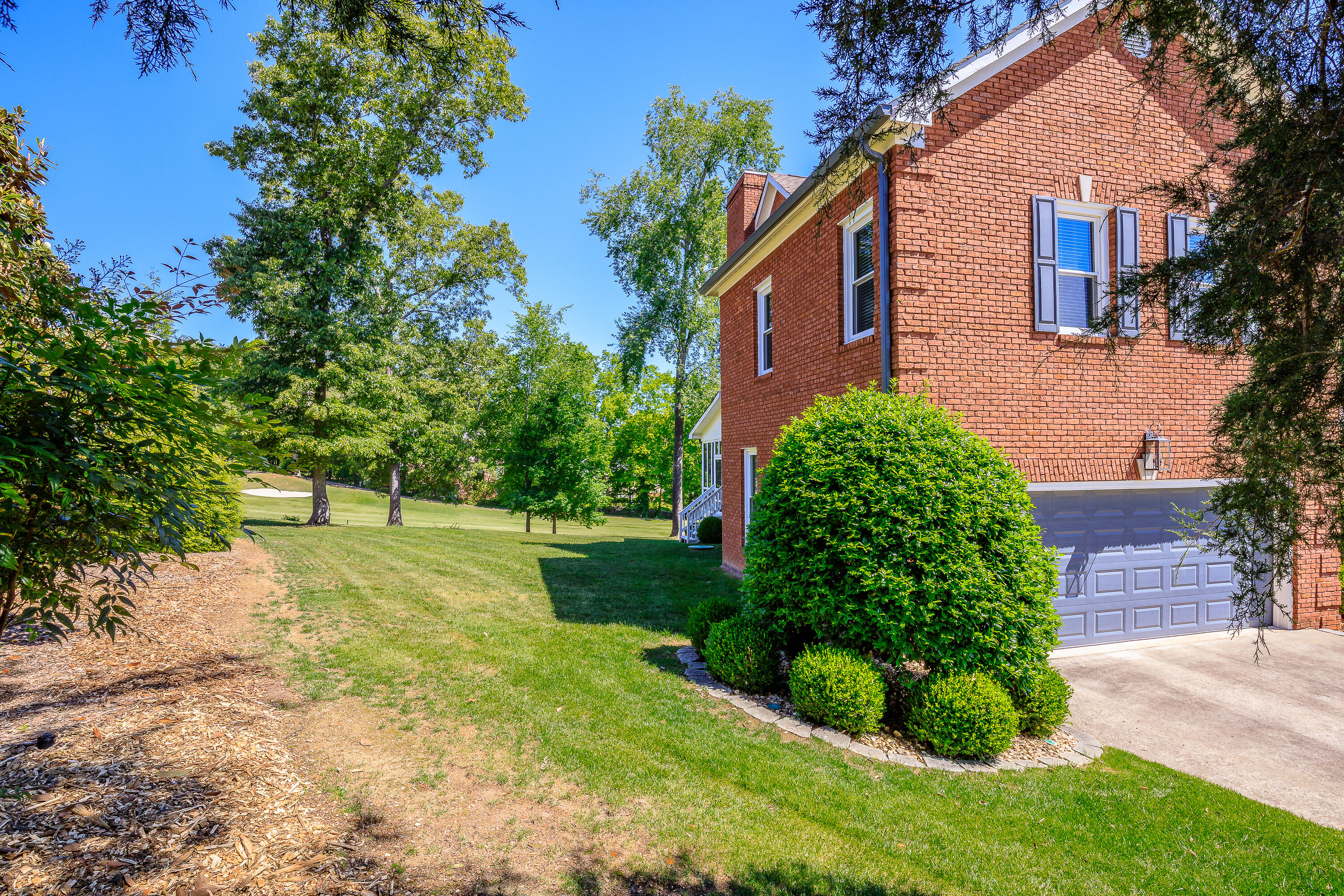 28 N Links Drive
