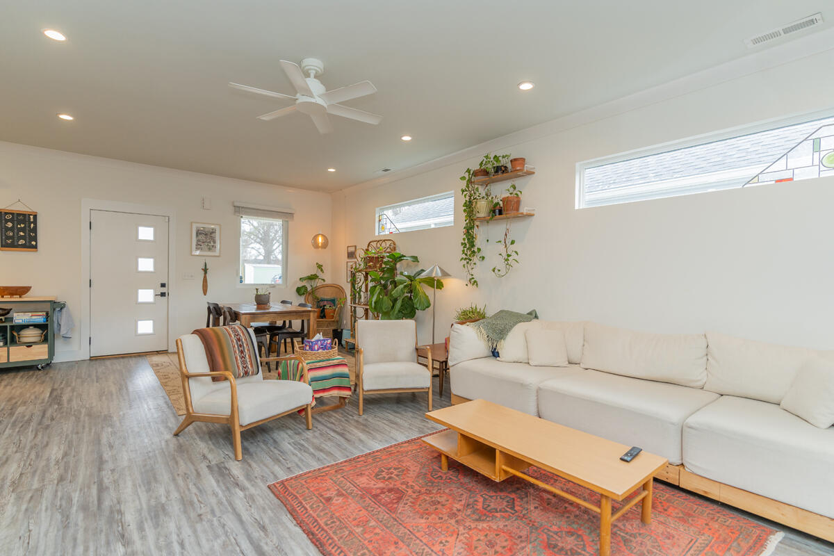 1222 S Lyerly Street