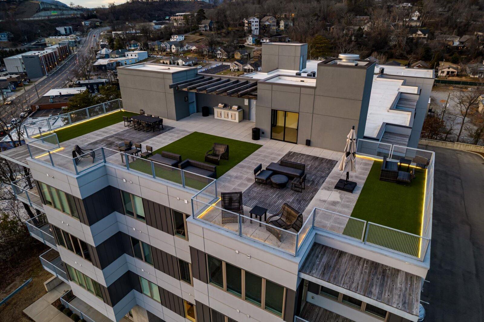 411 Fairpoint Street, 202