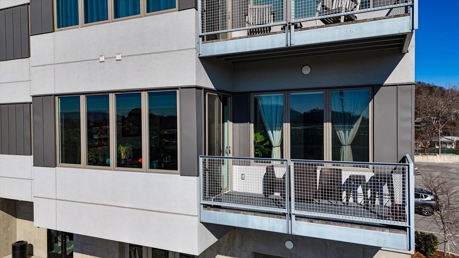 411 Fairpoint Street, 202