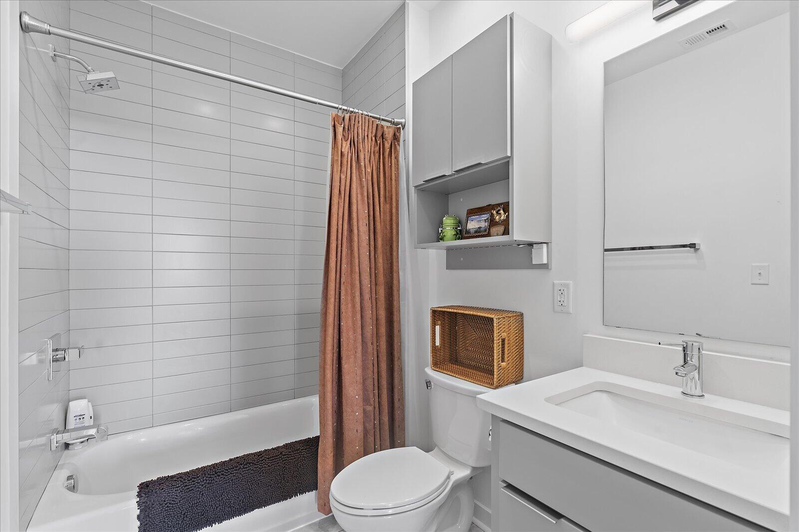 411 Fairpoint Street, 202