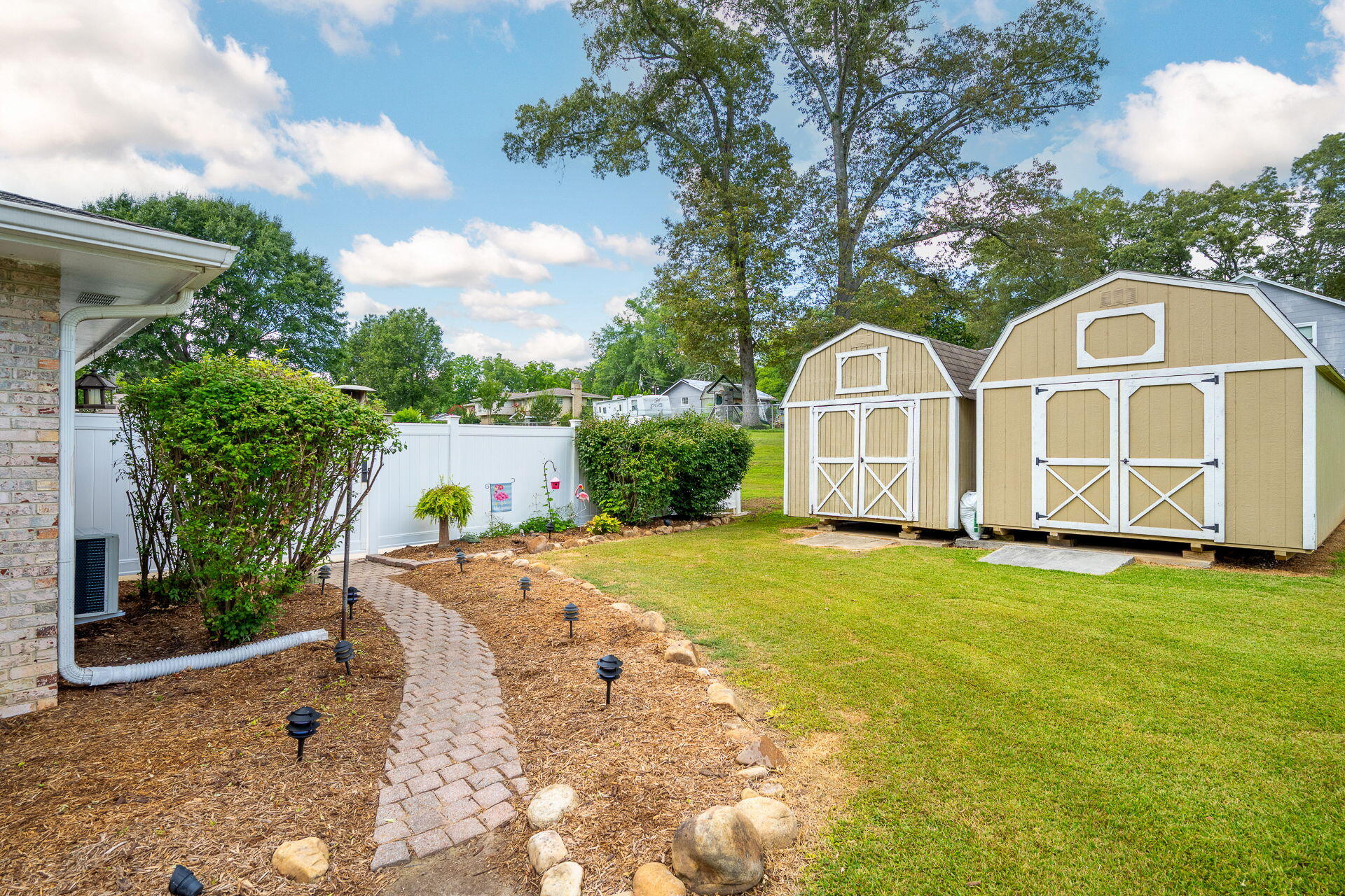 301 Clebourne Avenue