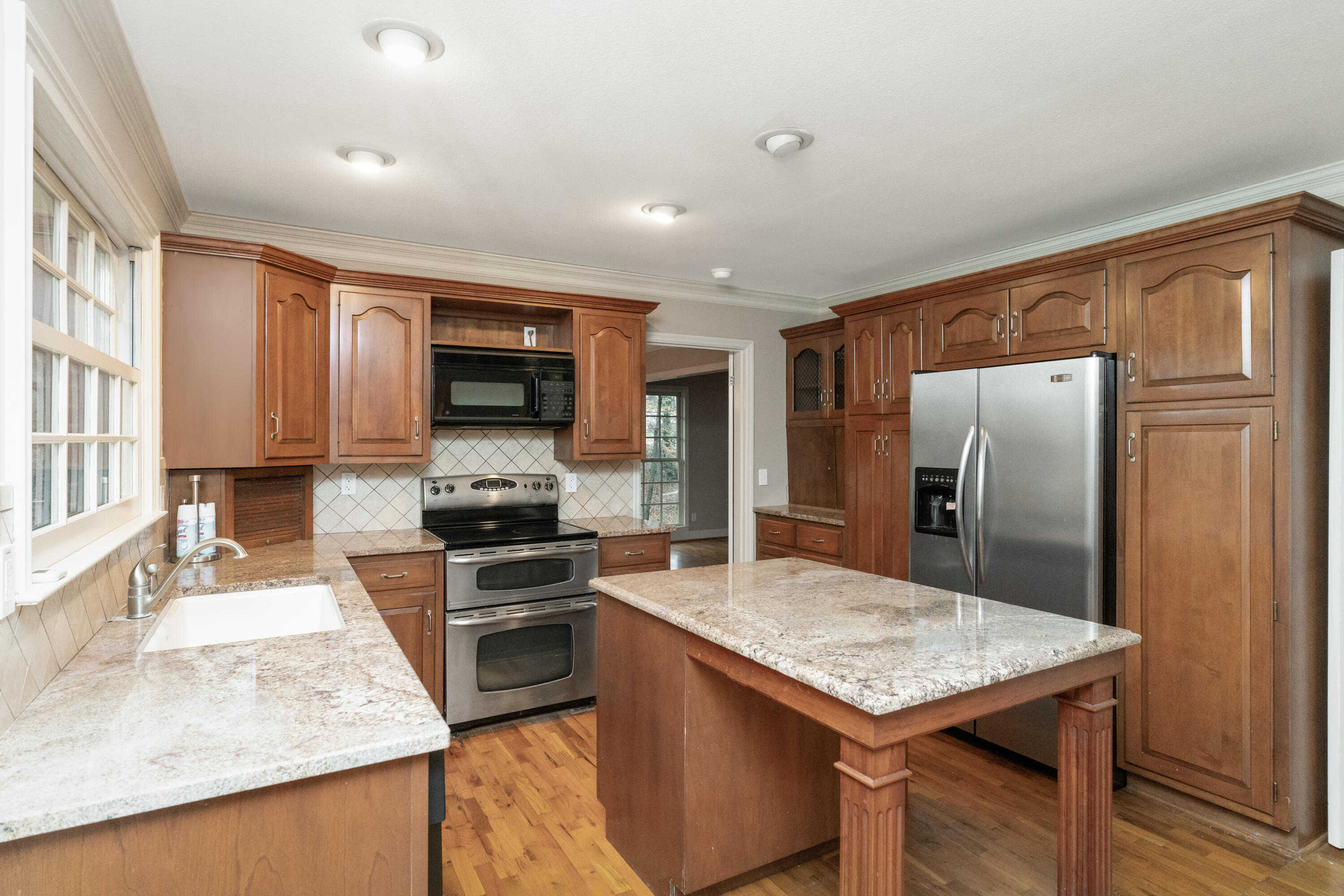 302 Brookwood Lane, LaFayette