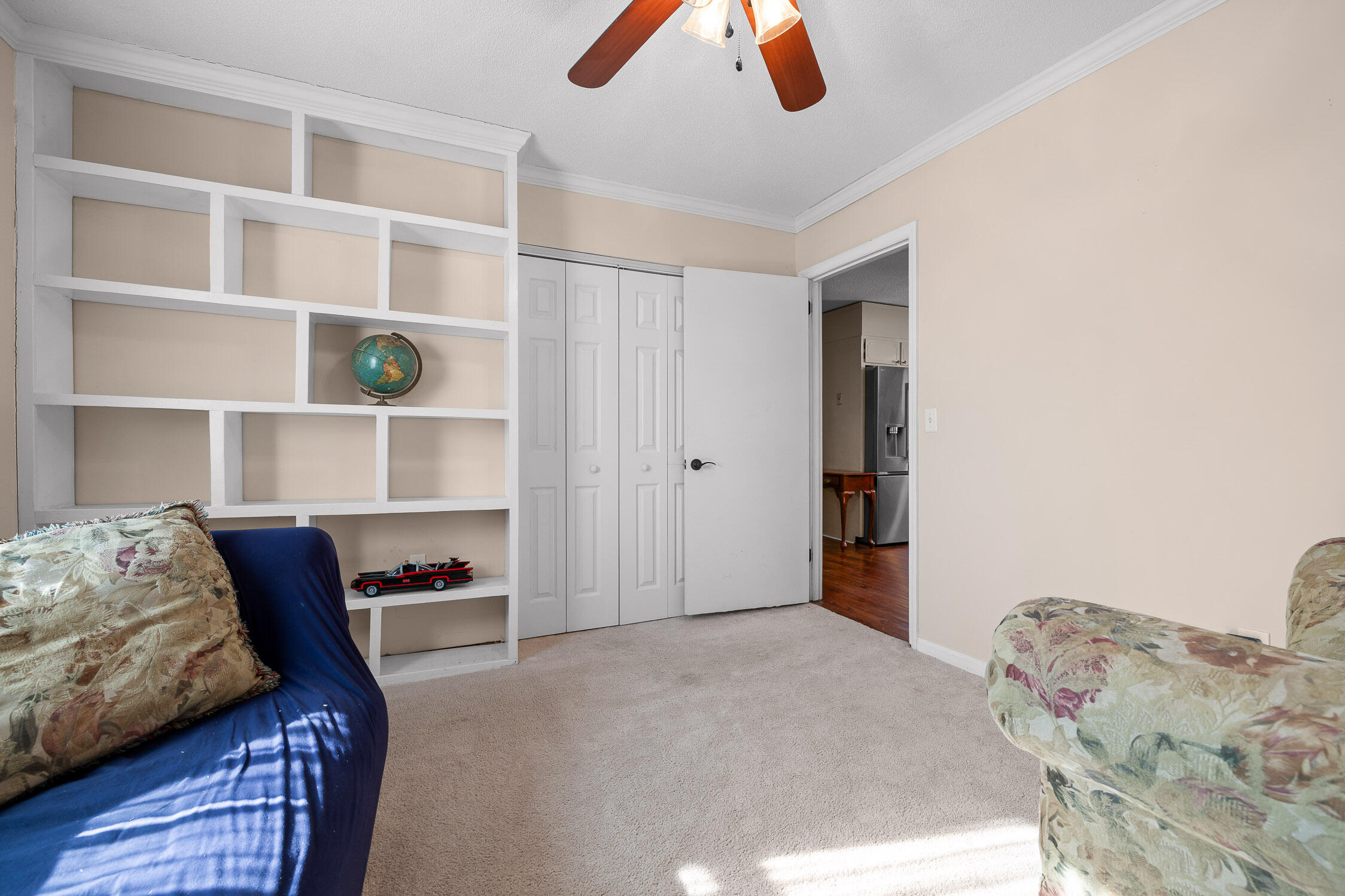 5917 Hillcrest Drive