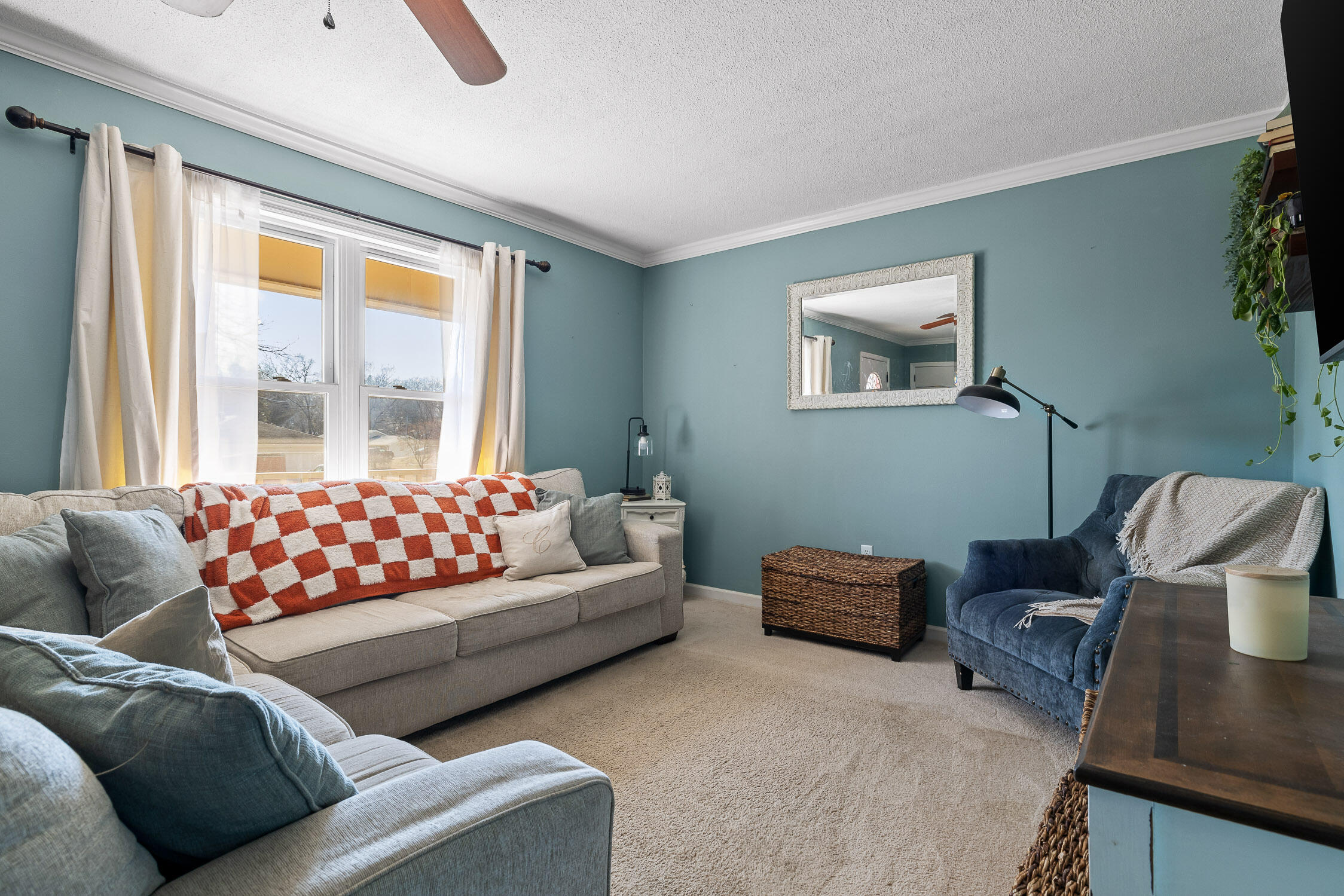 5917 Hillcrest Drive