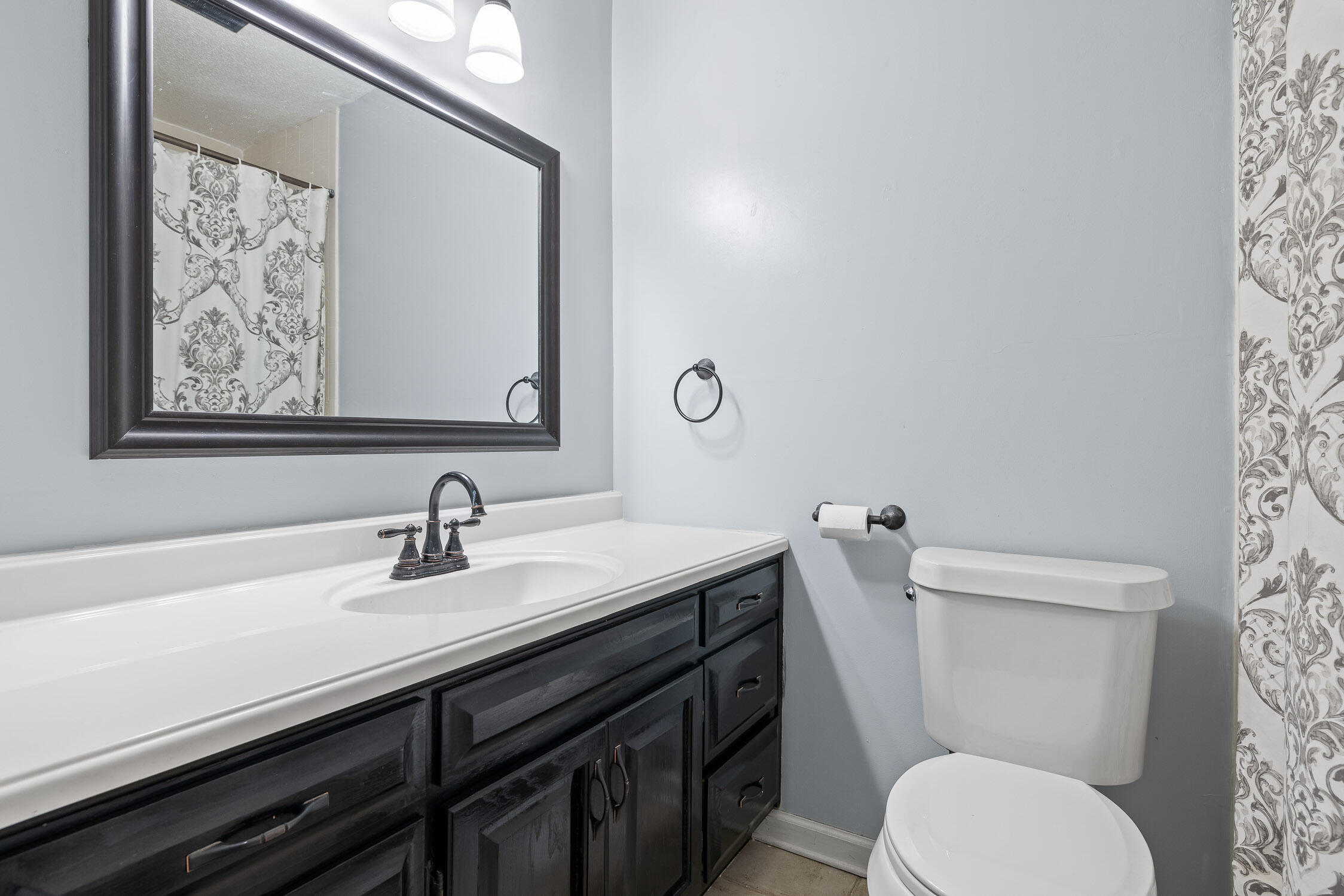 5917 Hillcrest Drive