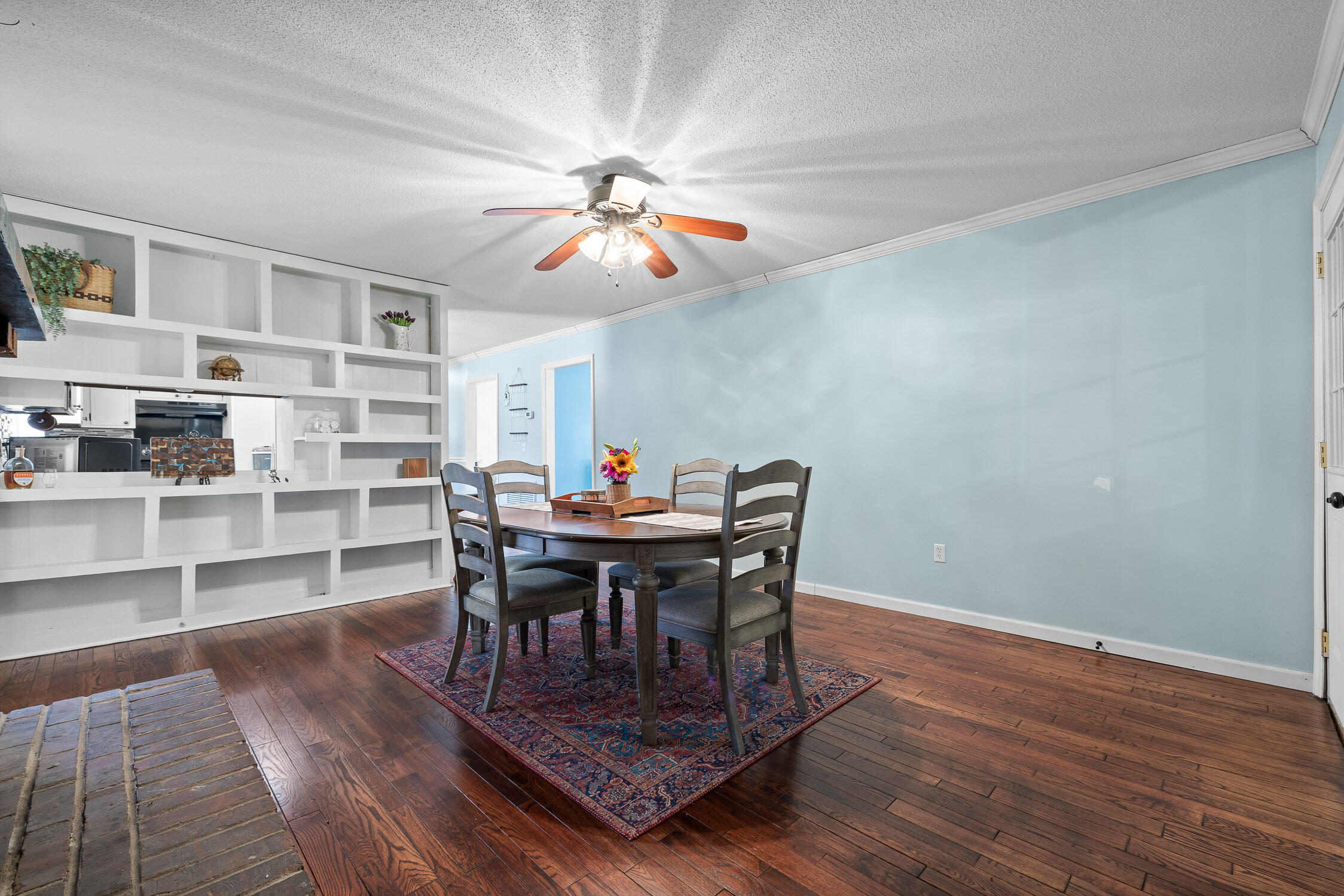 5917 Hillcrest Drive