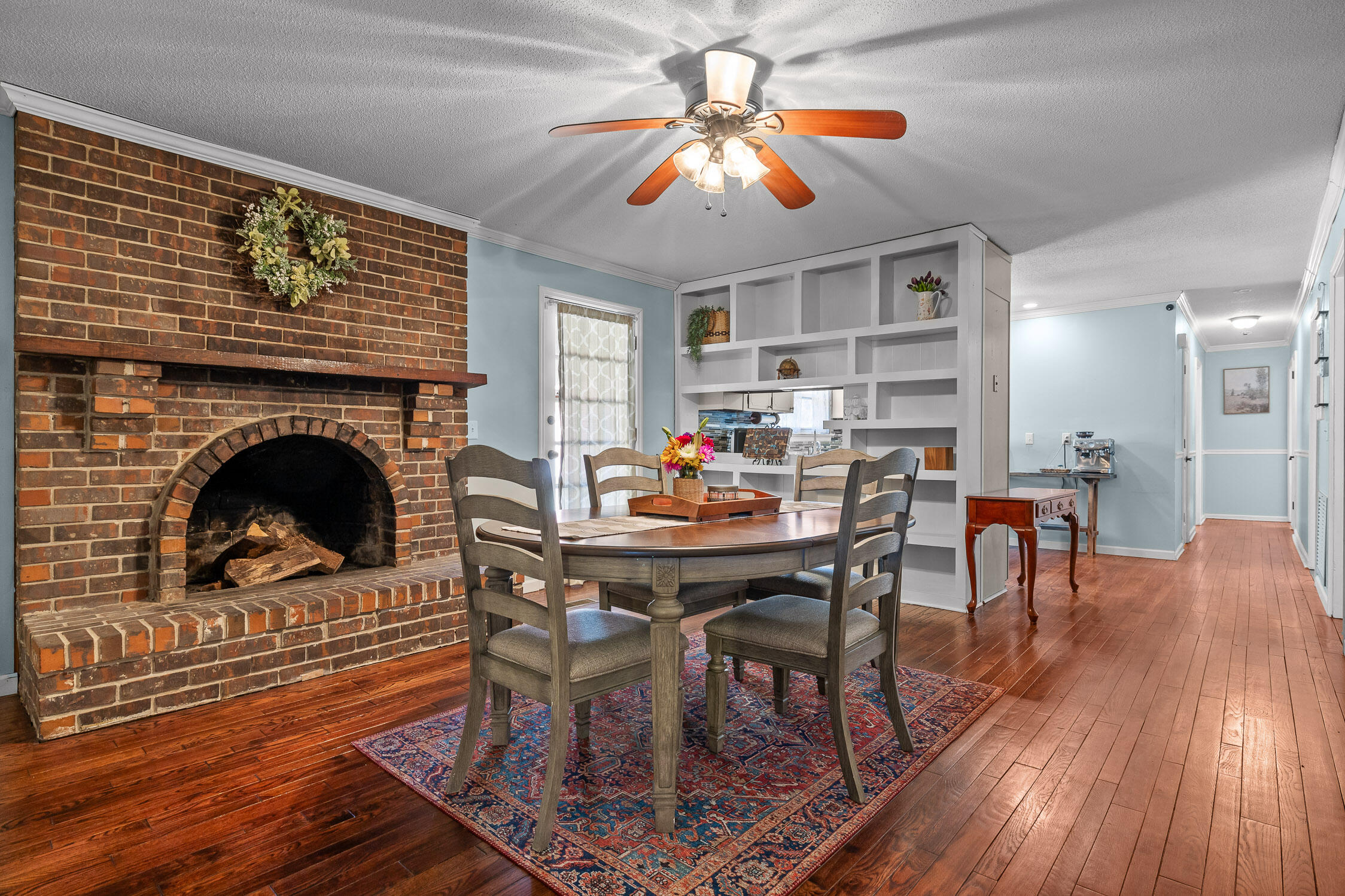 5917 Hillcrest Drive