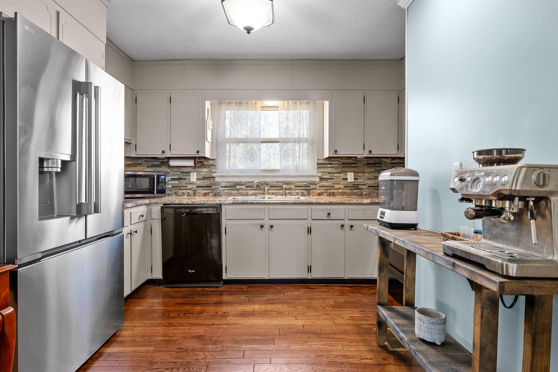 5917 Hillcrest Drive