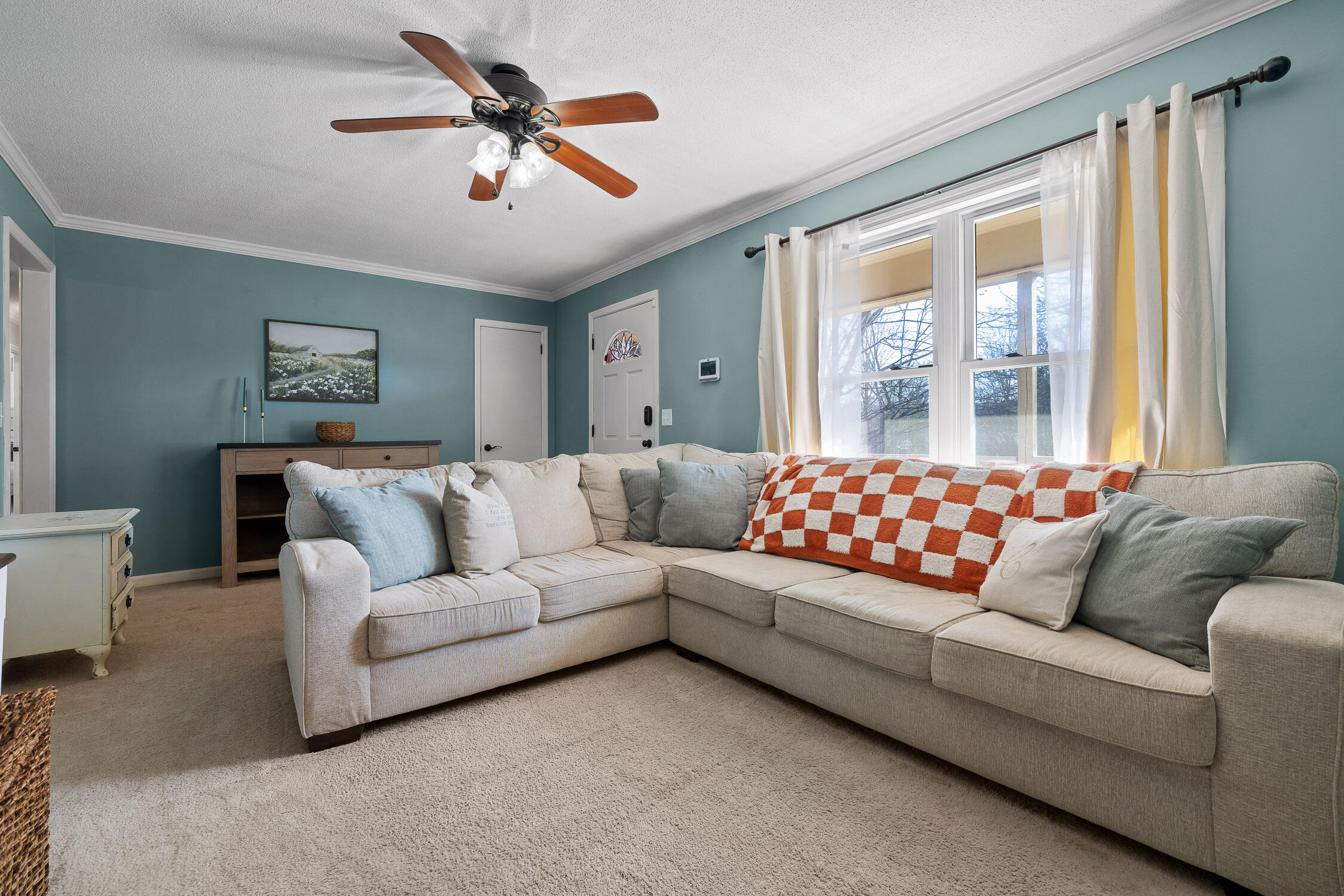 5917 Hillcrest Drive