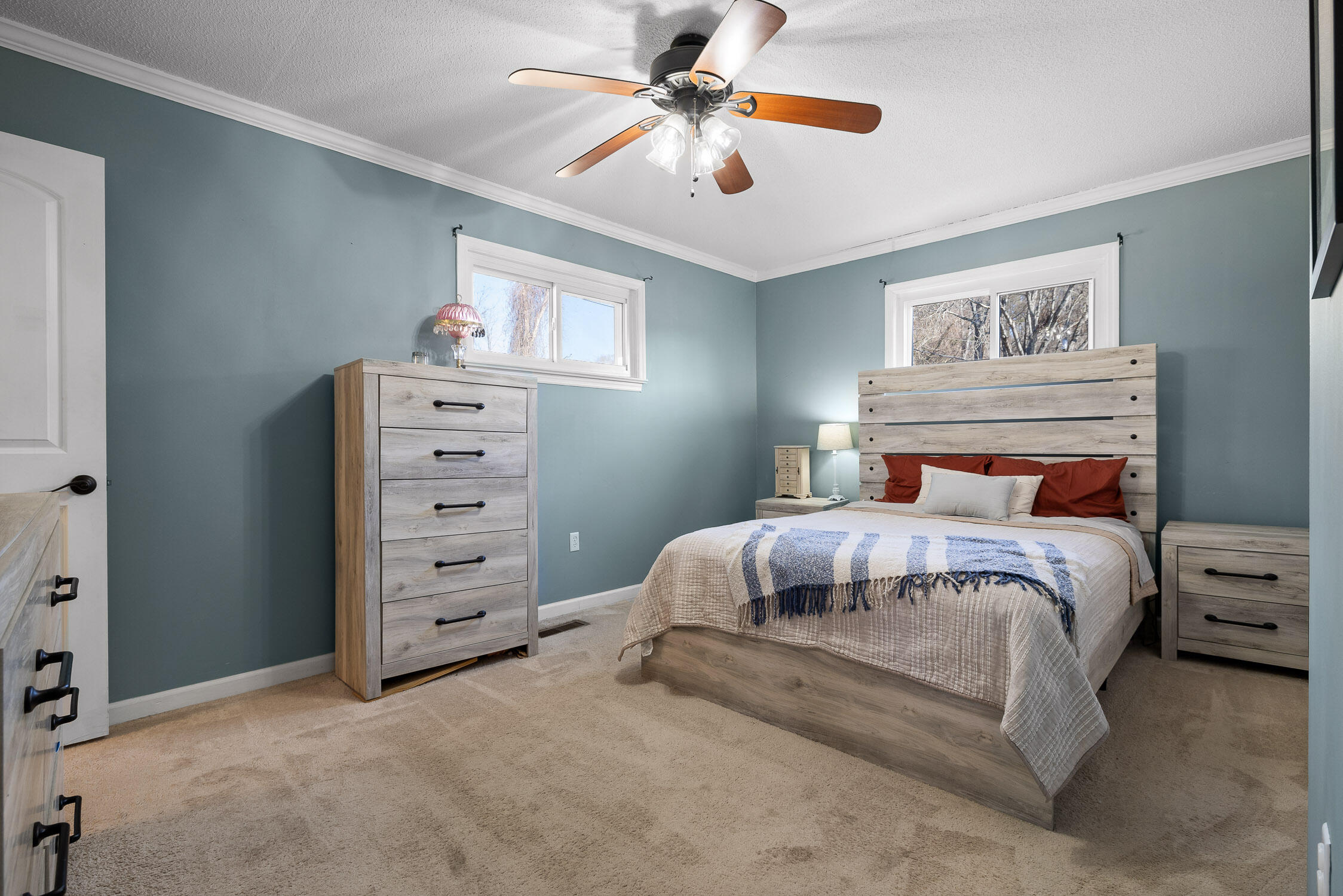 5917 Hillcrest Drive