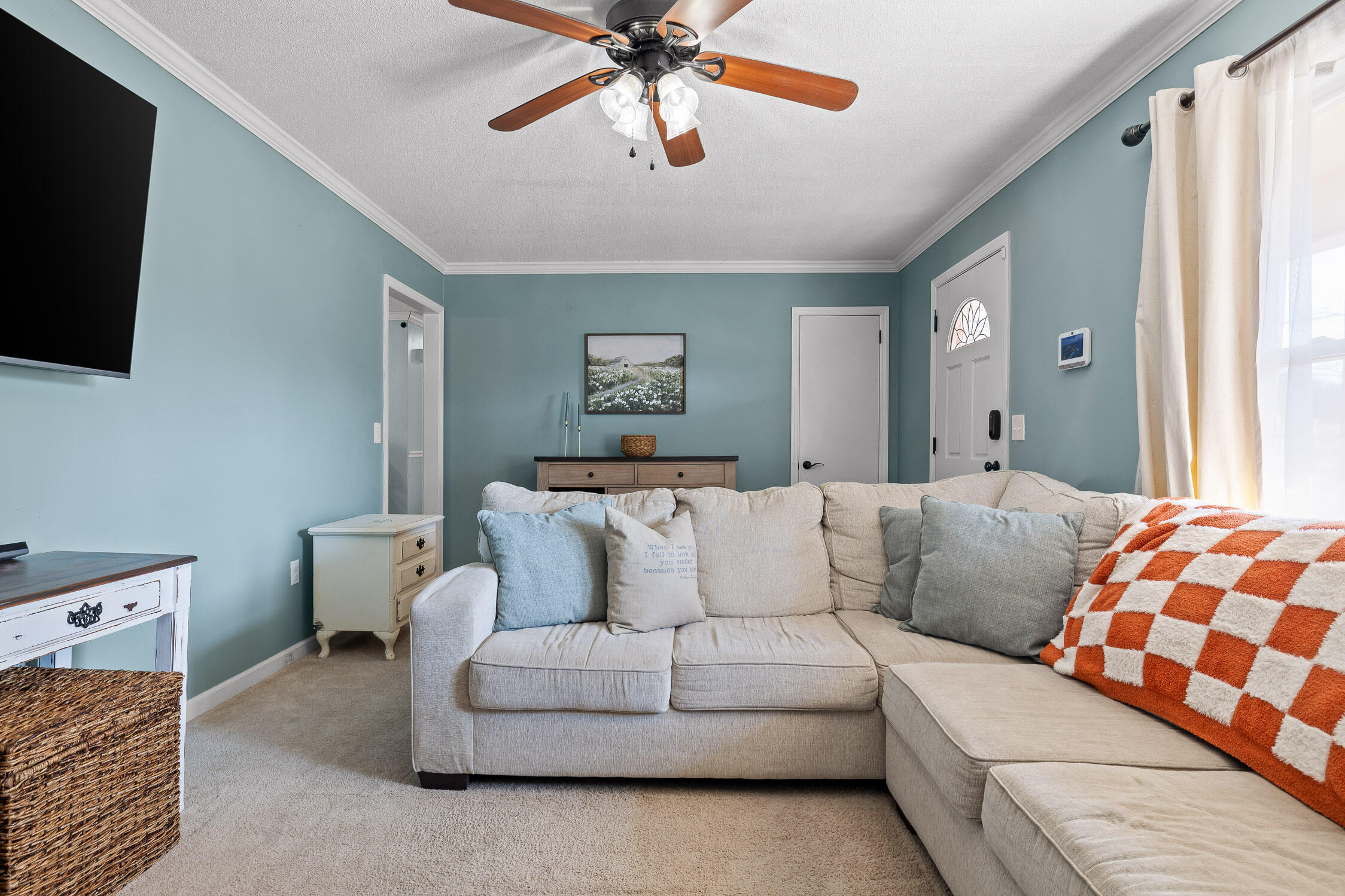 5917 Hillcrest Drive