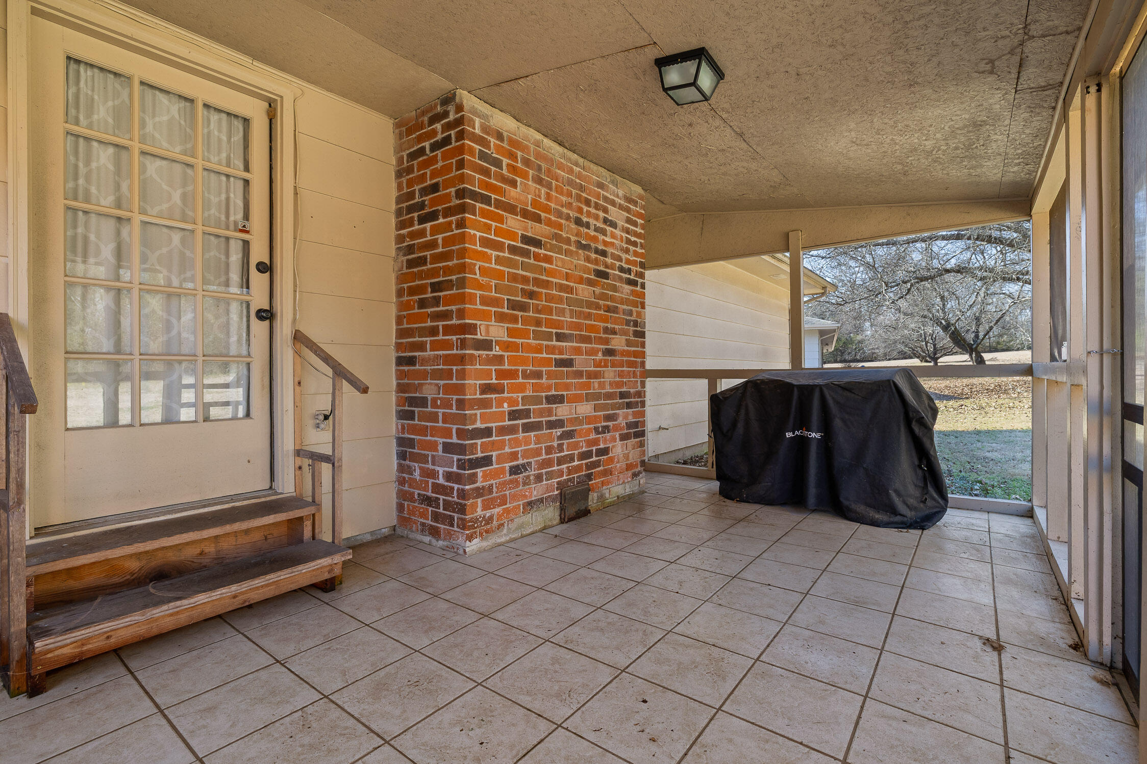 5917 Hillcrest Drive