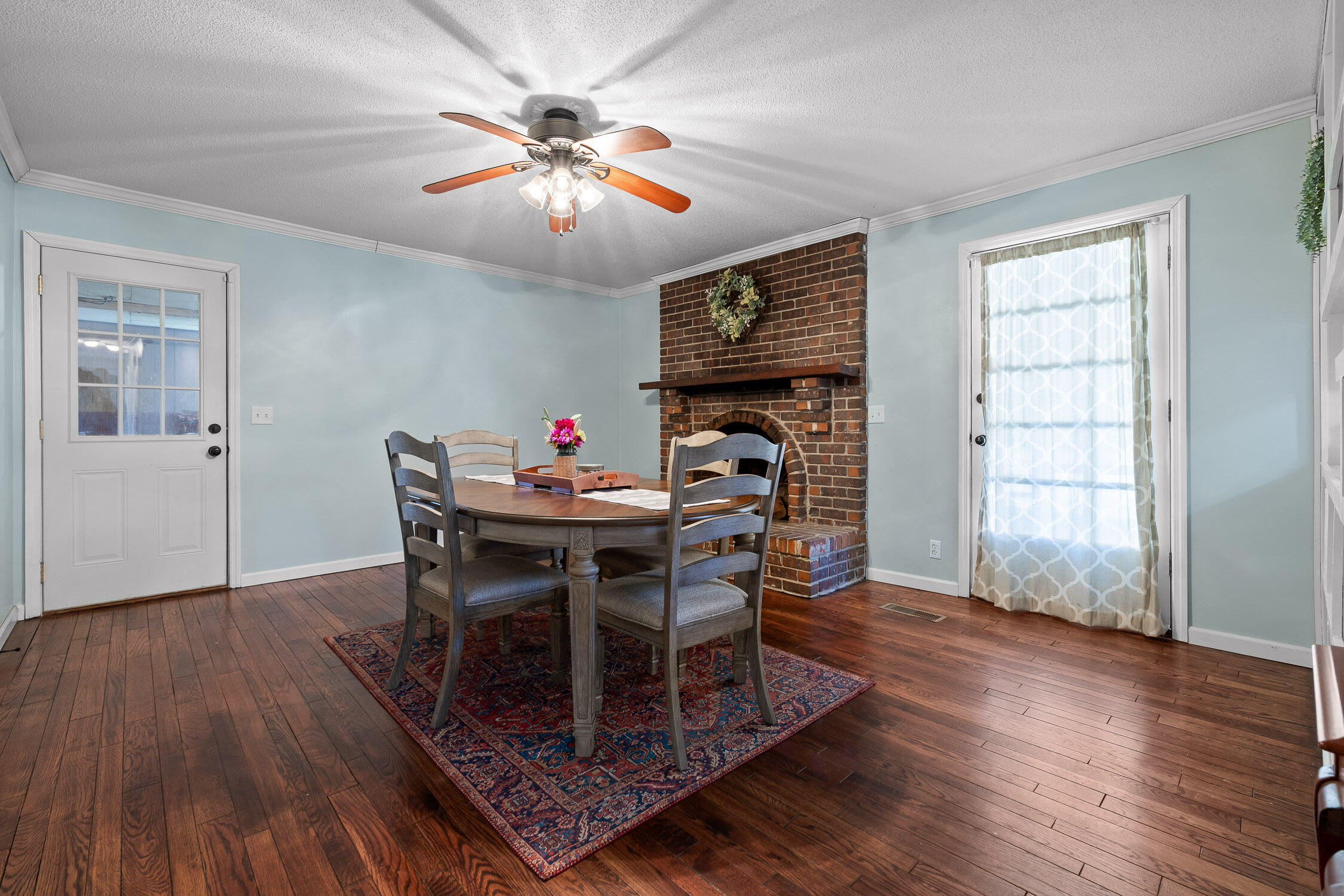 5917 Hillcrest Drive