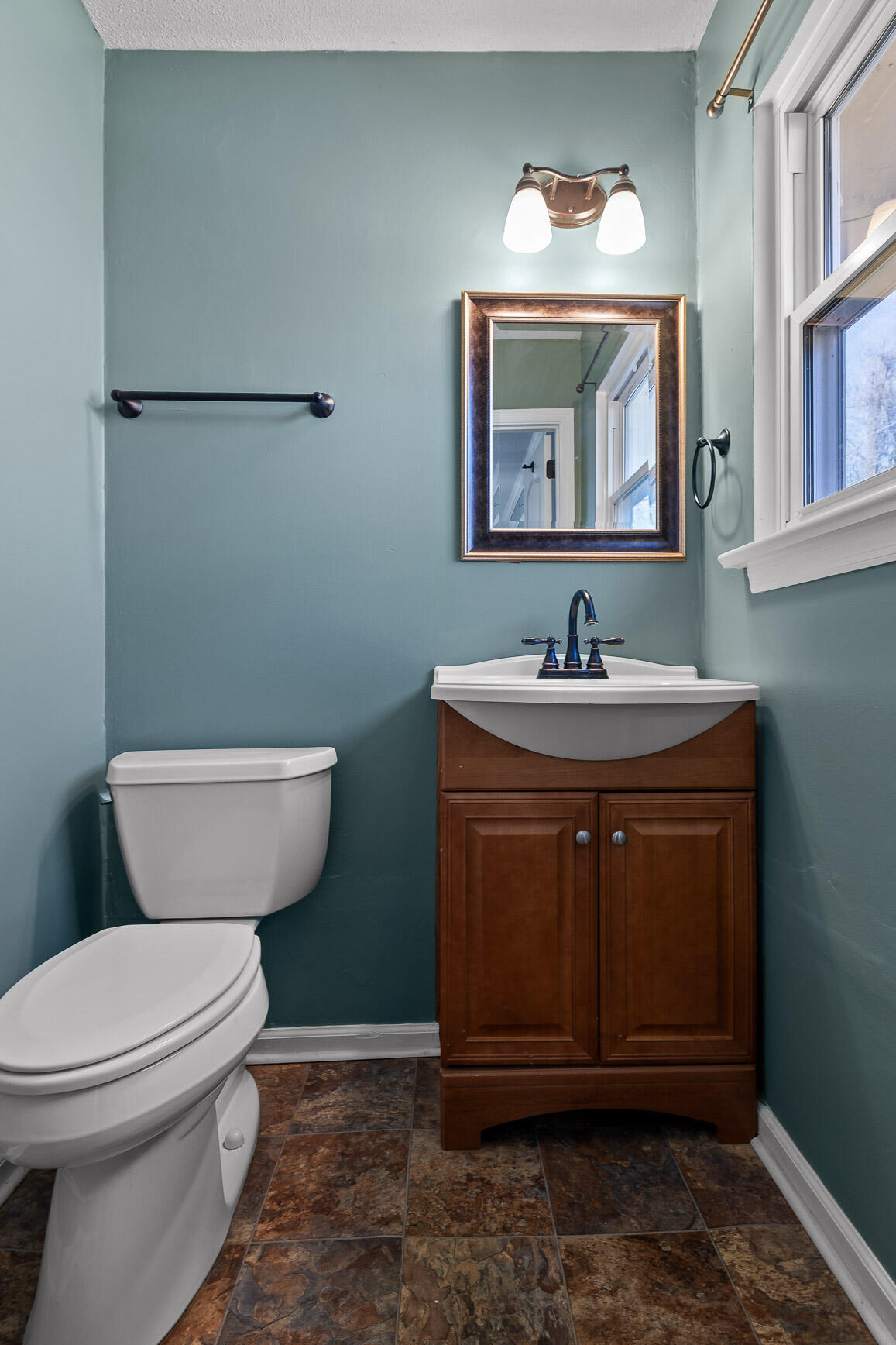 5917 Hillcrest Drive