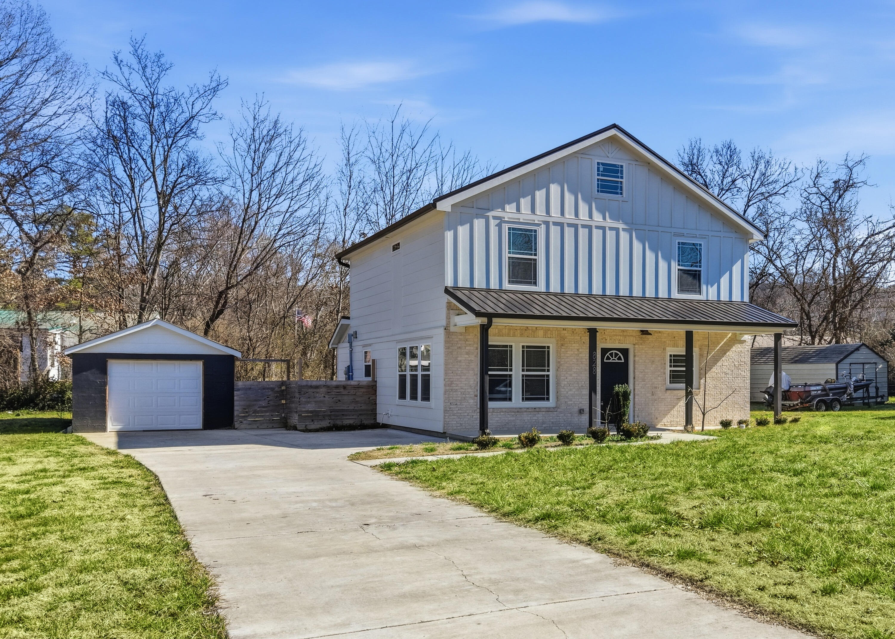 828 Henderson Avenue