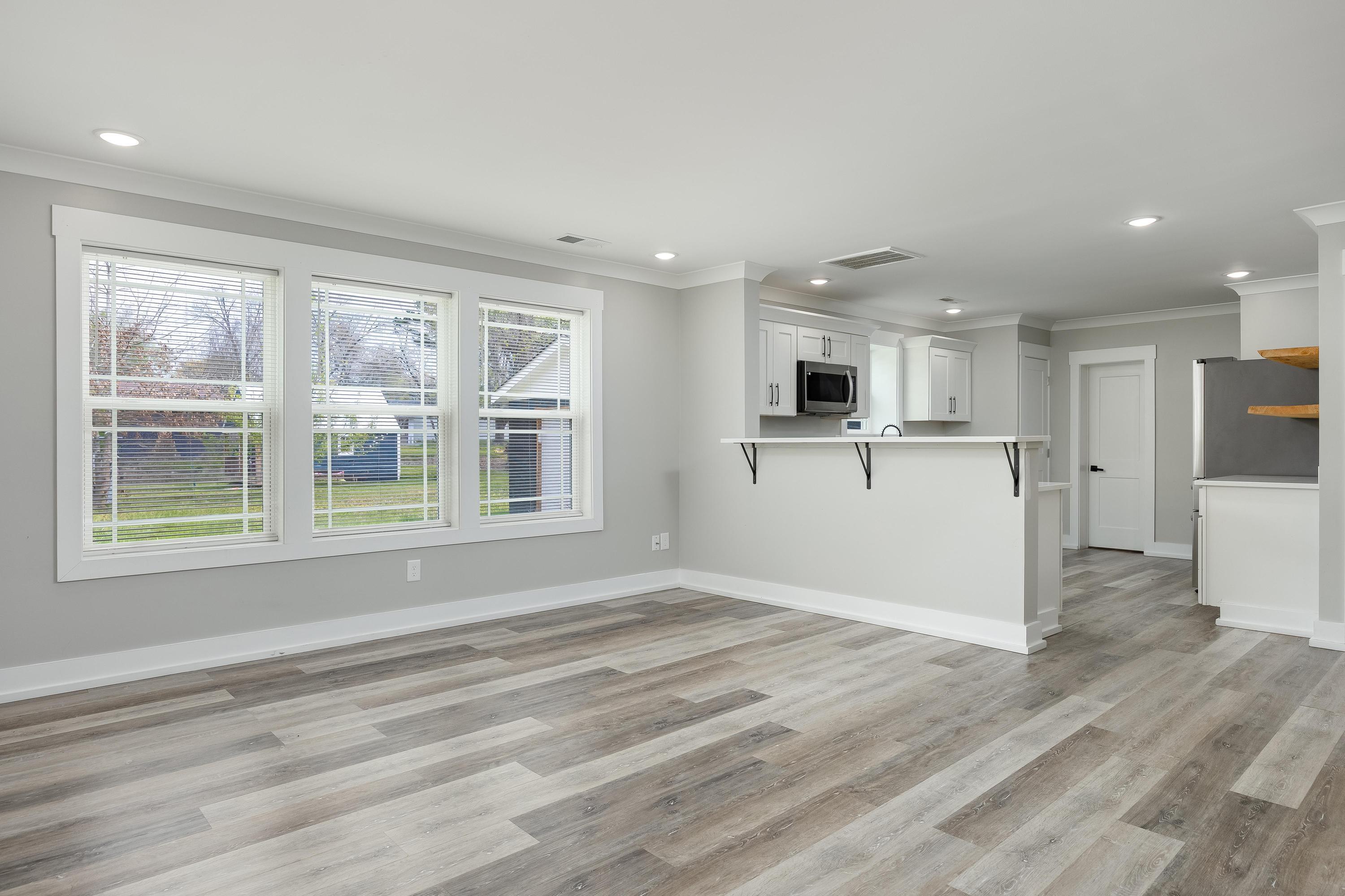 828 Henderson Avenue