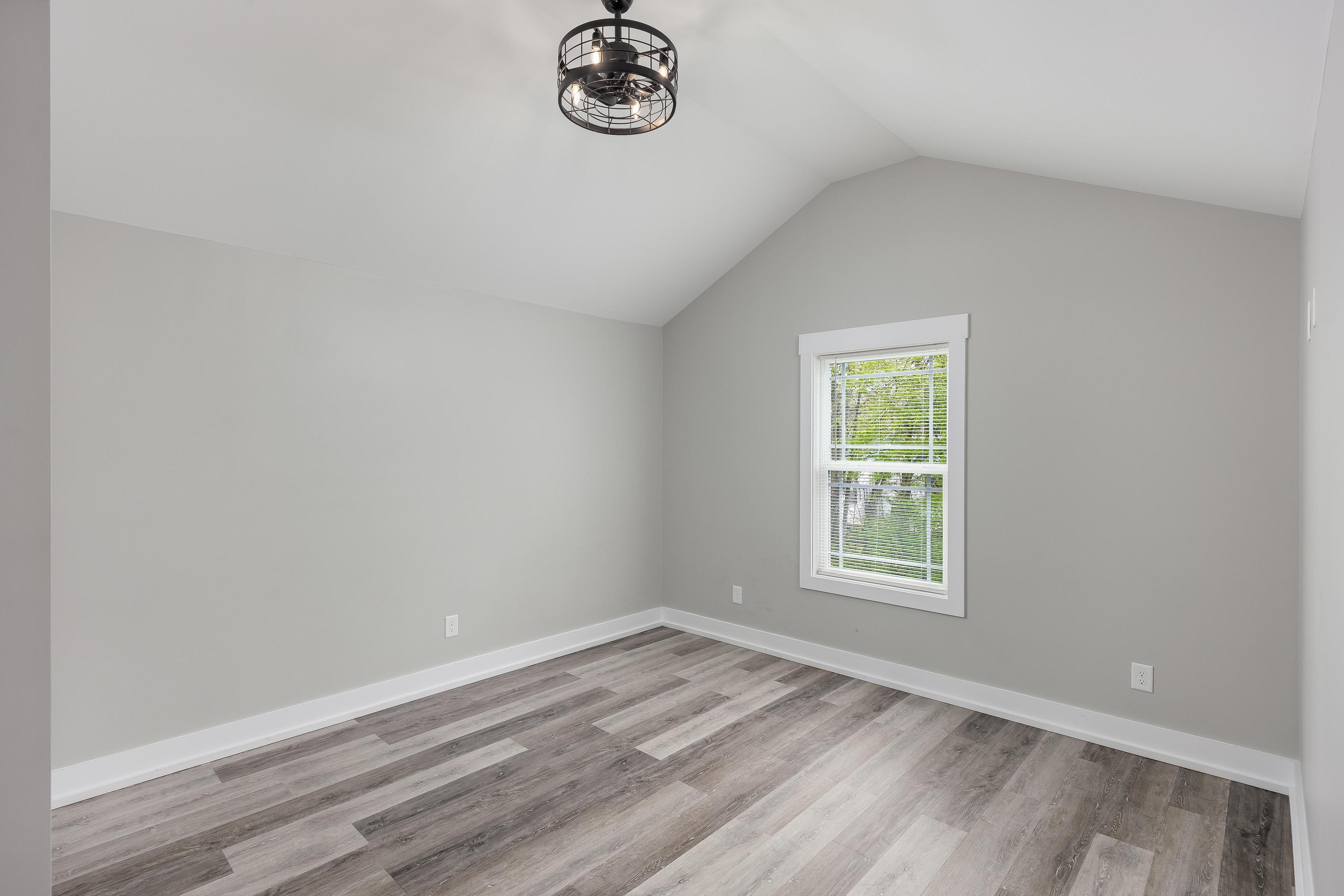 828 Henderson Avenue