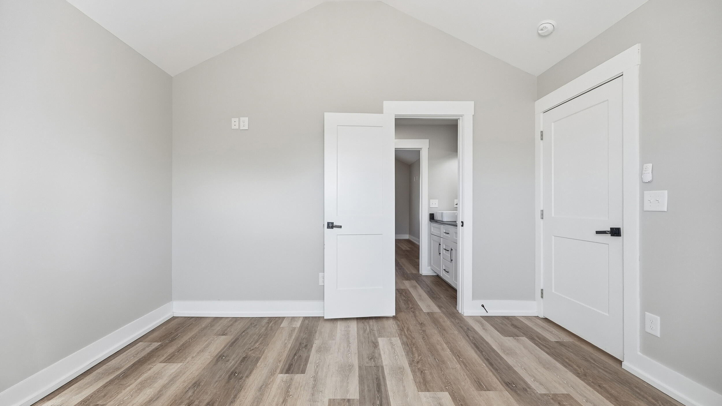 828 Henderson Avenue