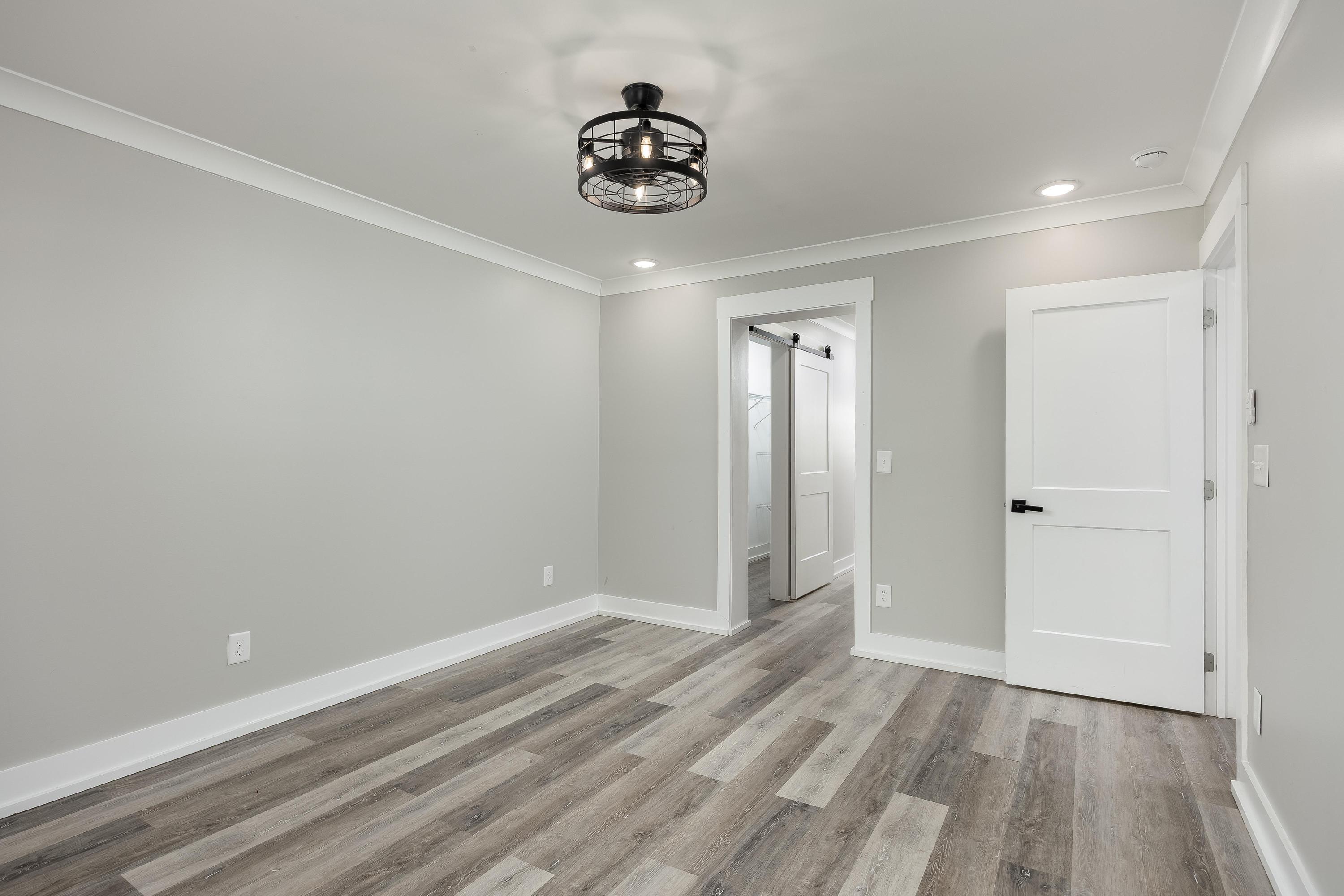 828 Henderson Avenue