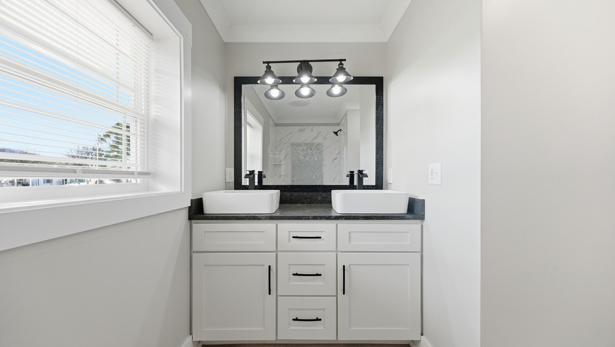 828 Henderson Avenue