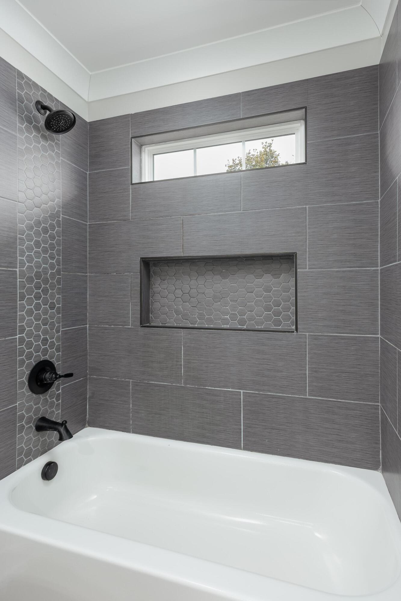 828 Henderson Avenue