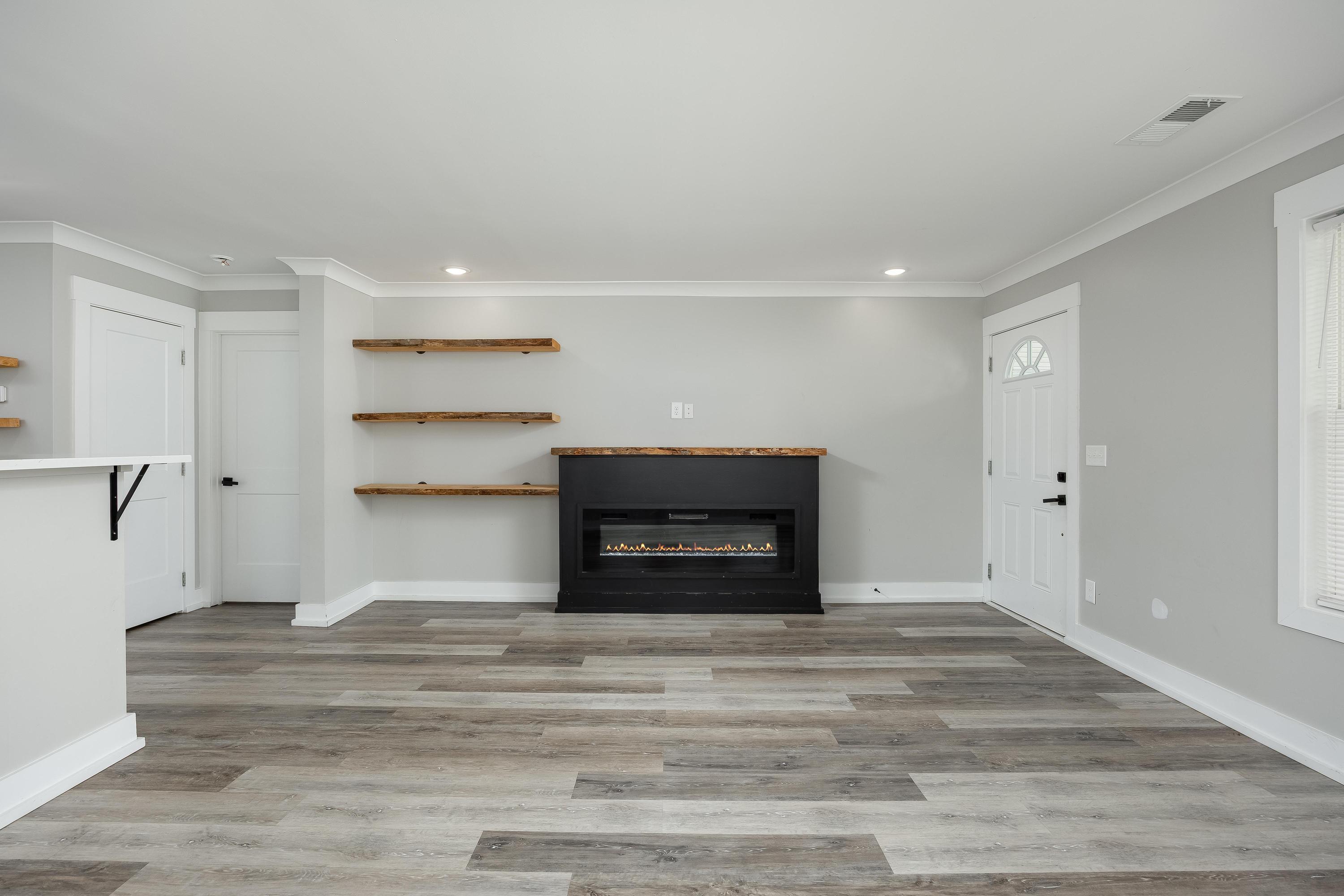 828 Henderson Avenue