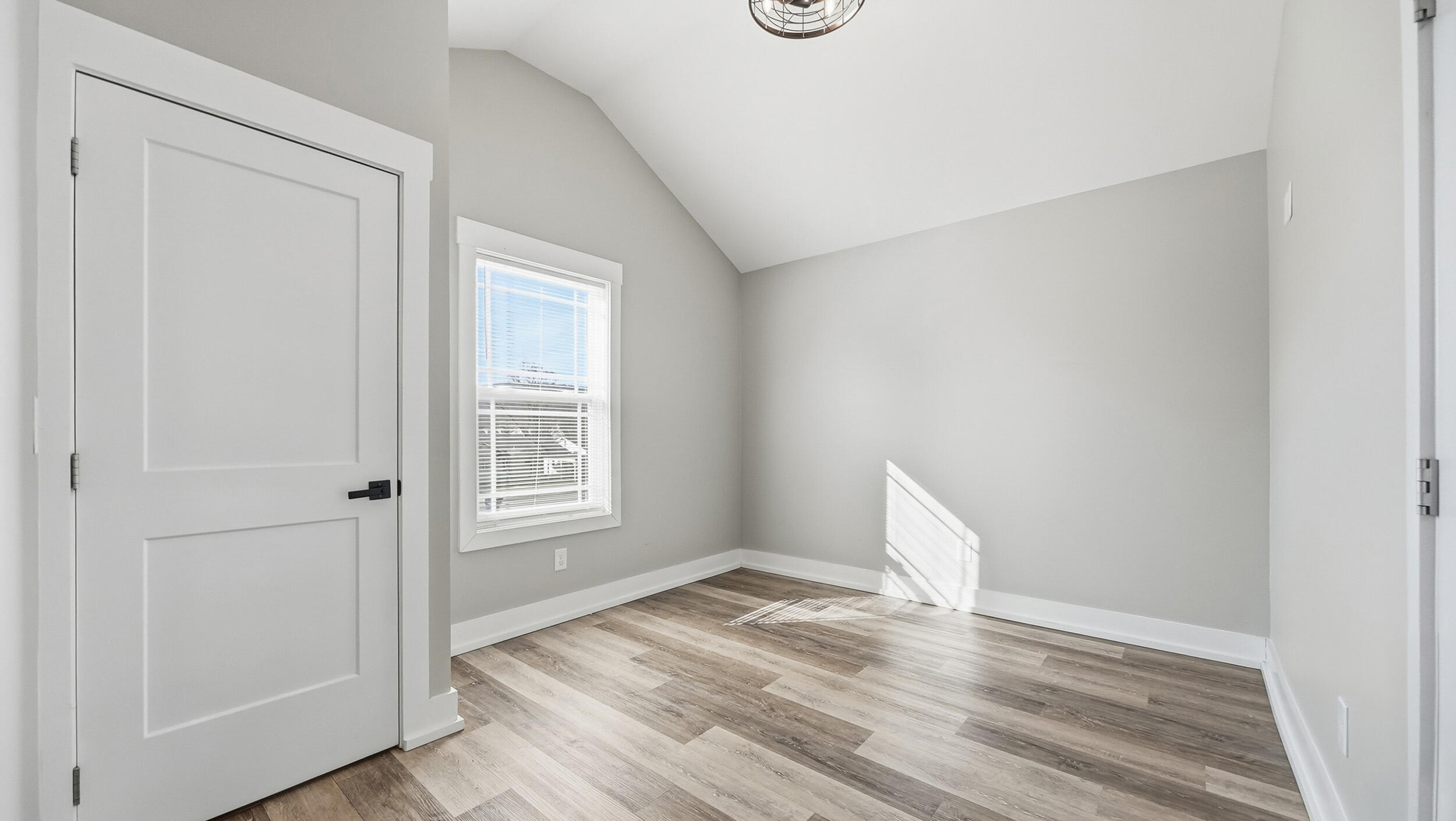 828 Henderson Avenue