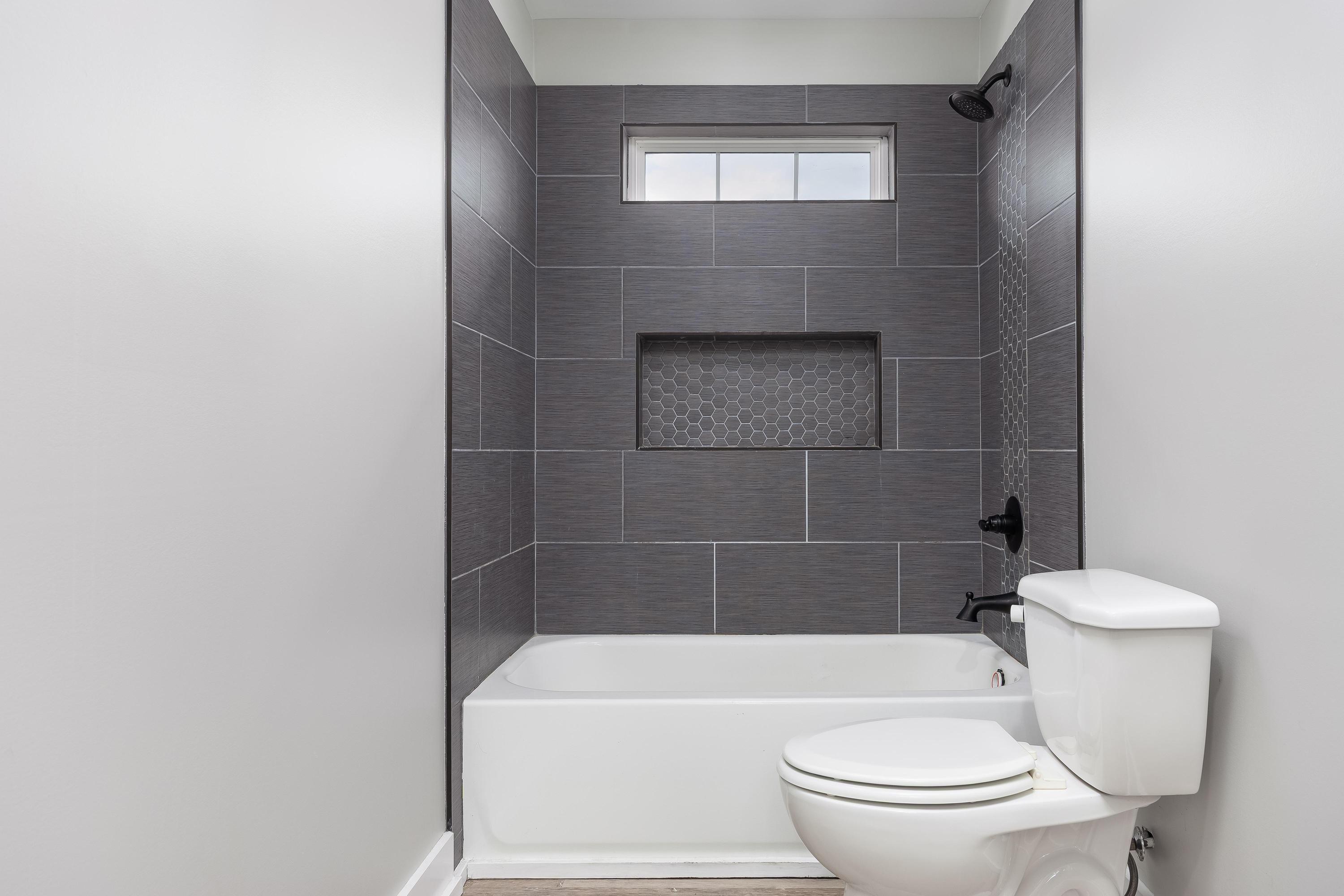 828 Henderson Avenue