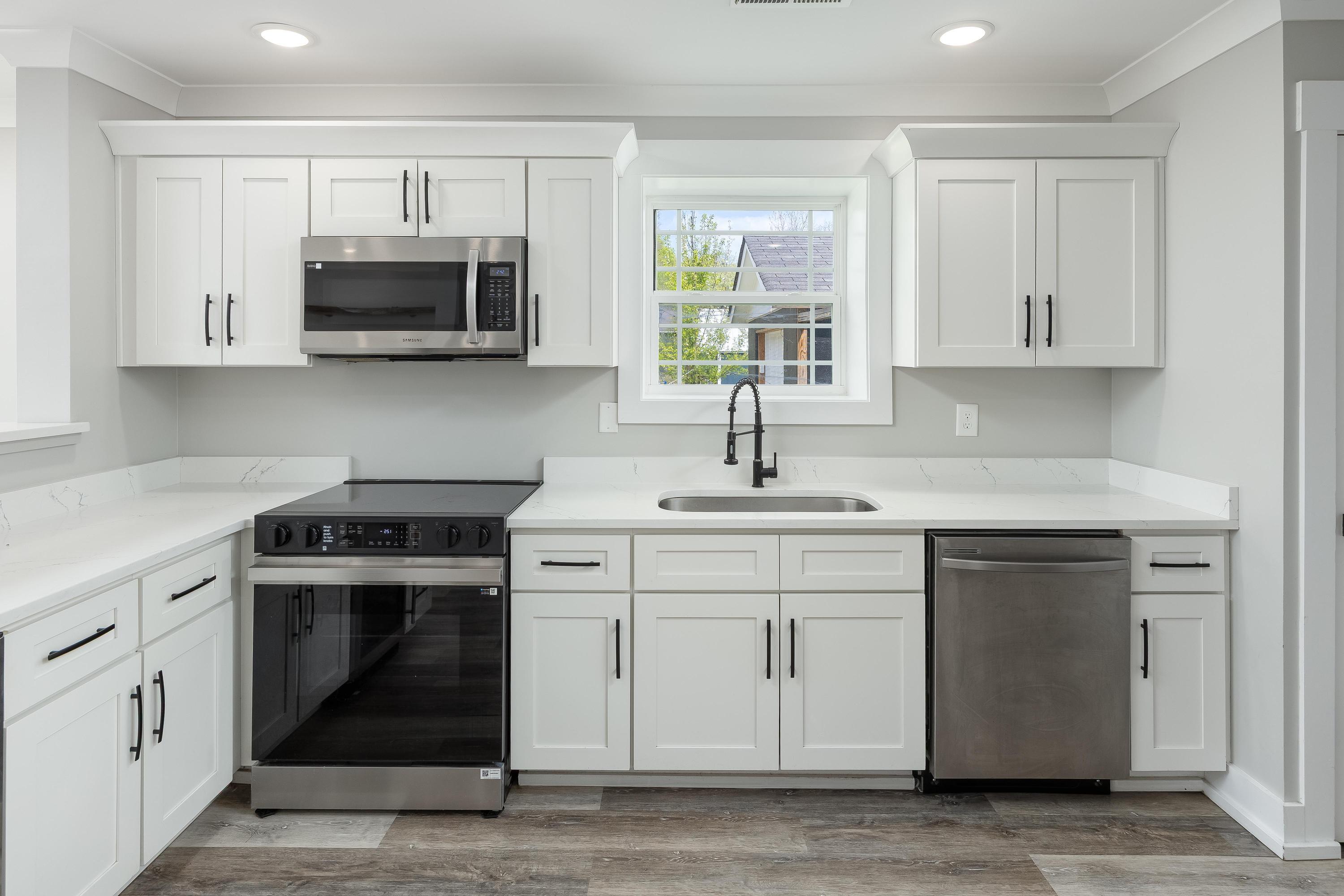 828 Henderson Avenue