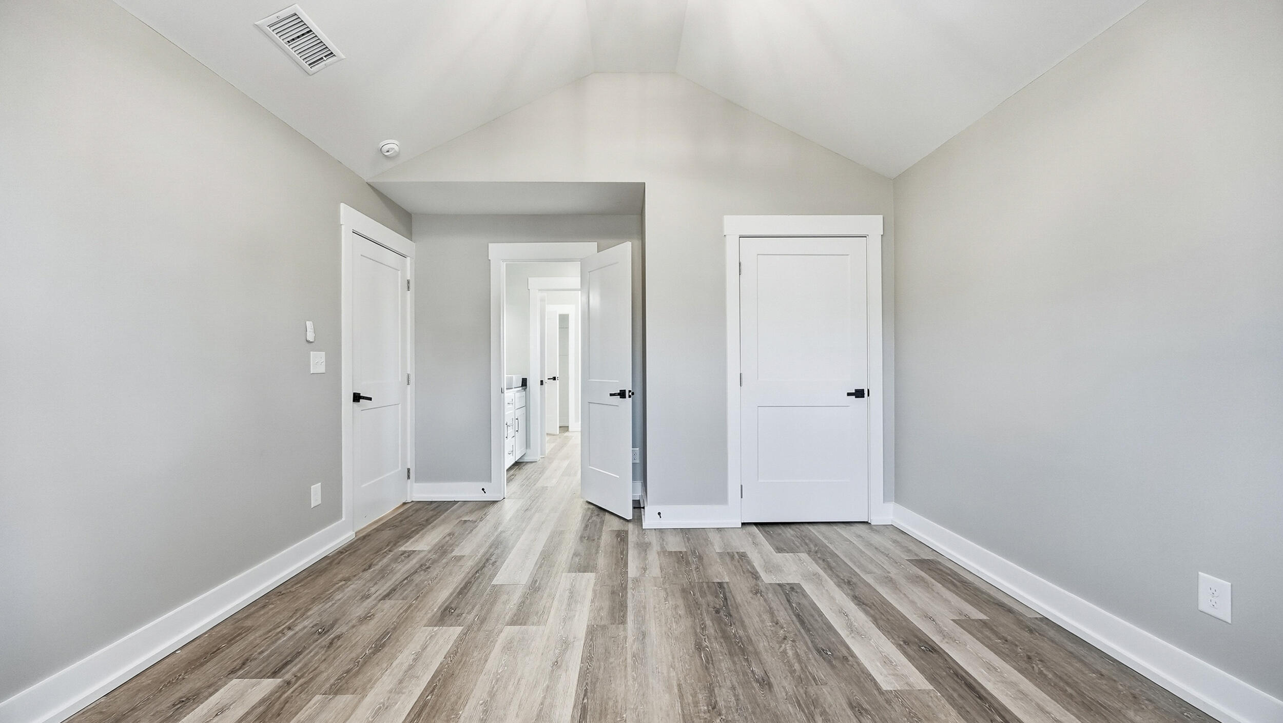 828 Henderson Avenue