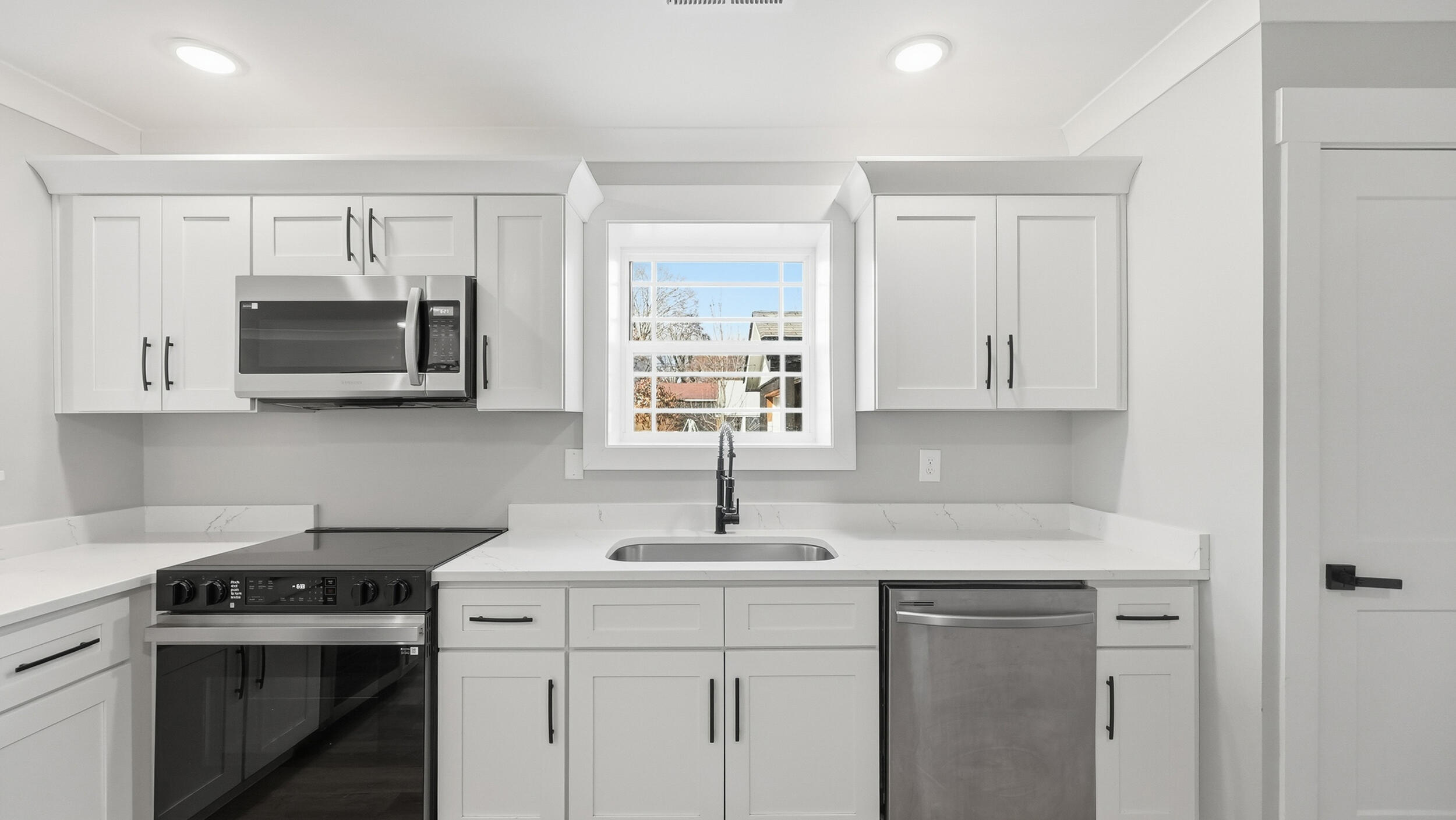 828 Henderson Avenue